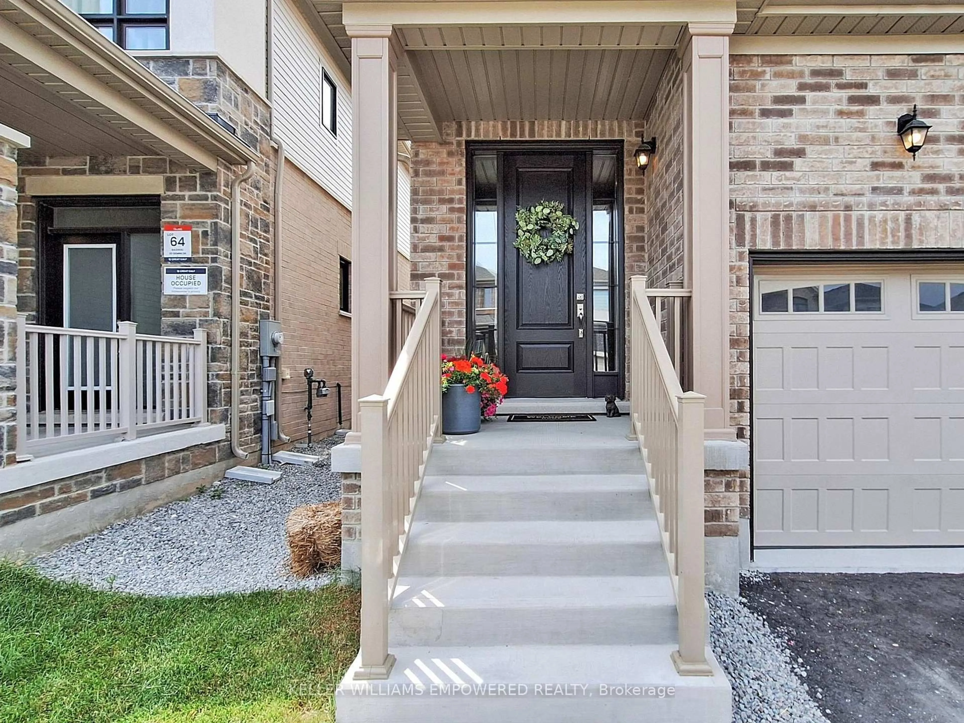 Indoor entryway for 28 Gemini Dr, Barrie Ontario L9J 0P6