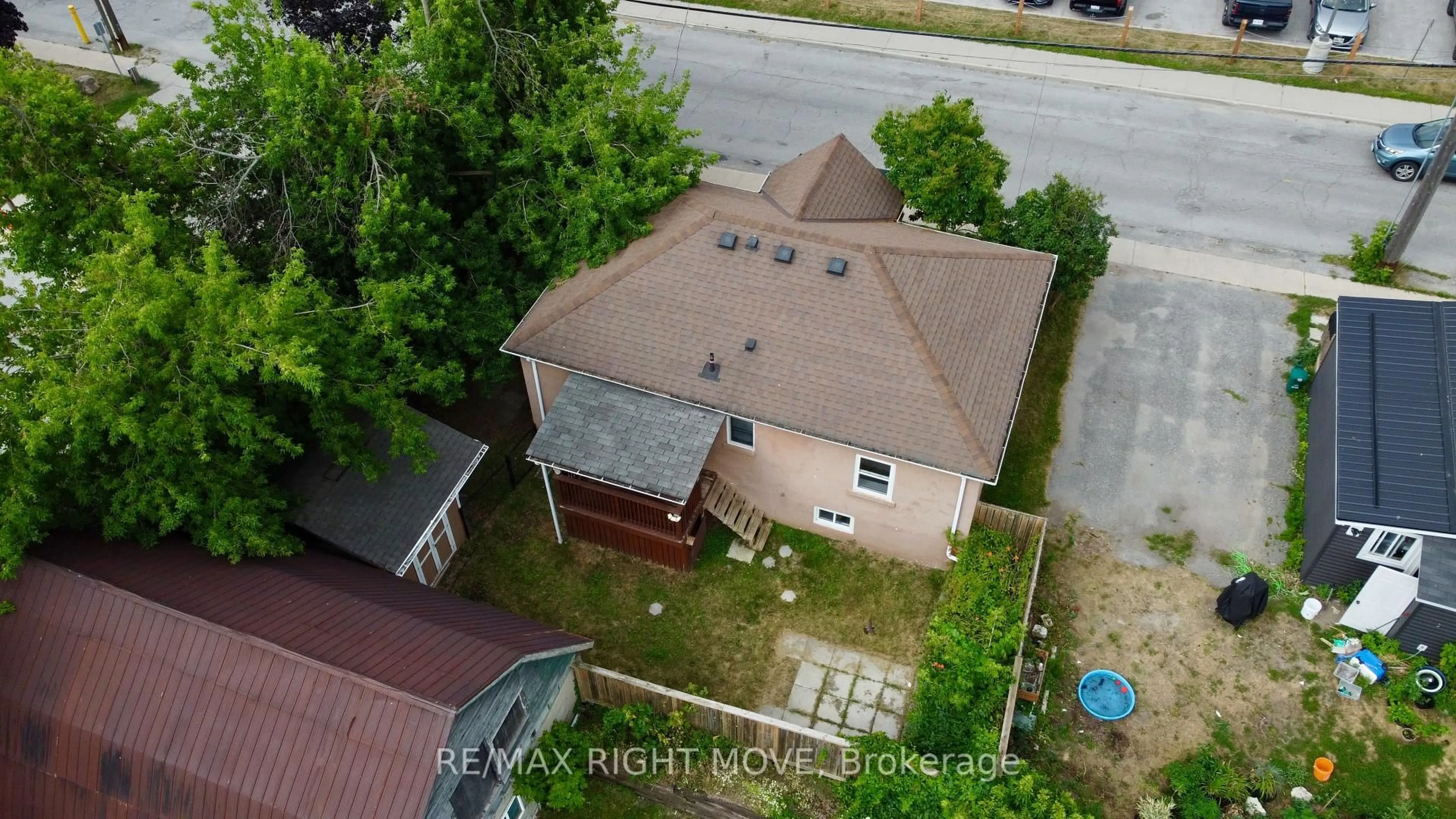 A pic from outside/outdoor area/front of a property/back of a property/a pic from drone, street for 12 Dunlop St, Orillia Ontario L3V 5N9