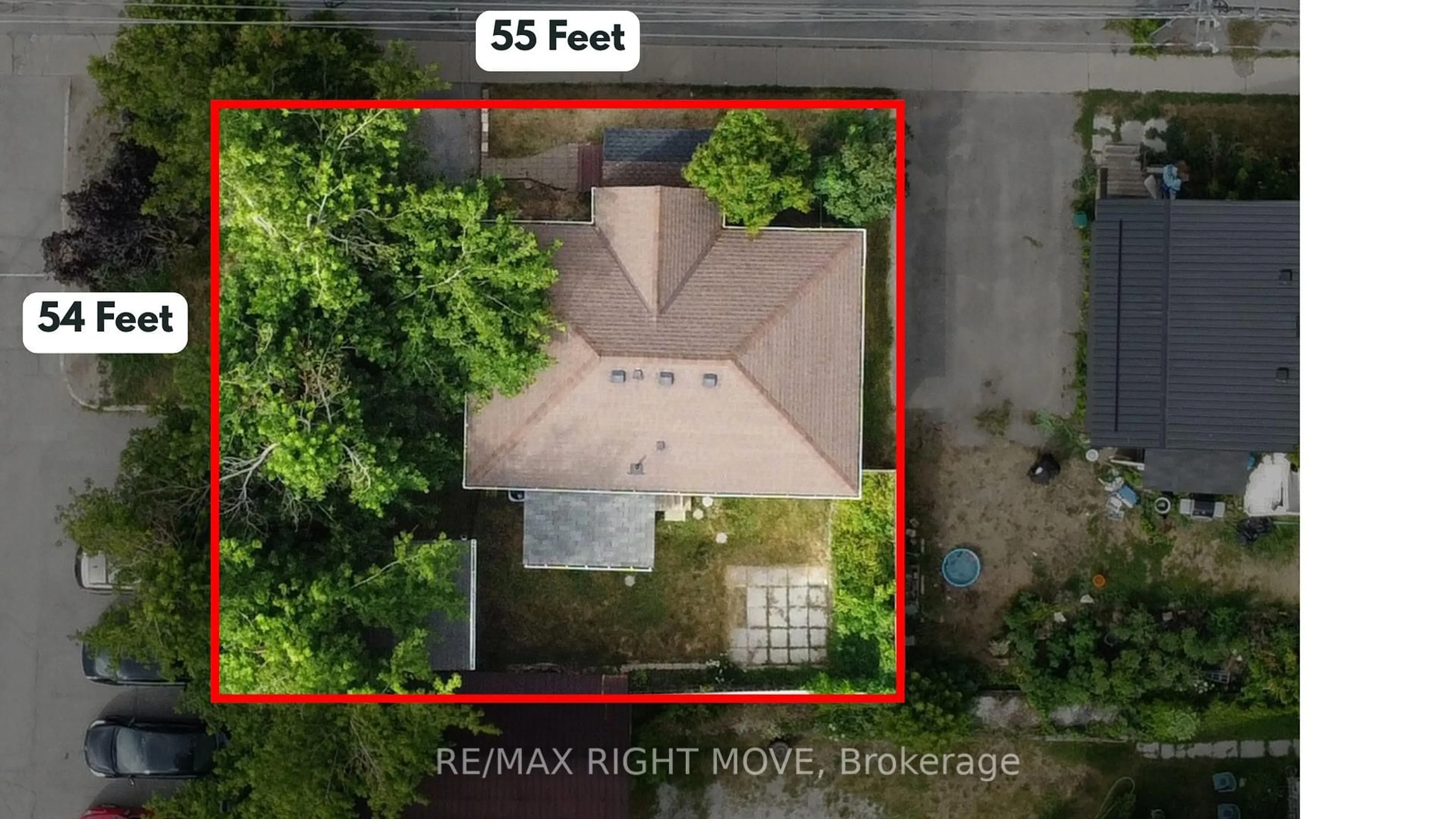A pic from outside/outdoor area/front of a property/back of a property/a pic from drone, street for 12 Dunlop St, Orillia Ontario L3V 5N9