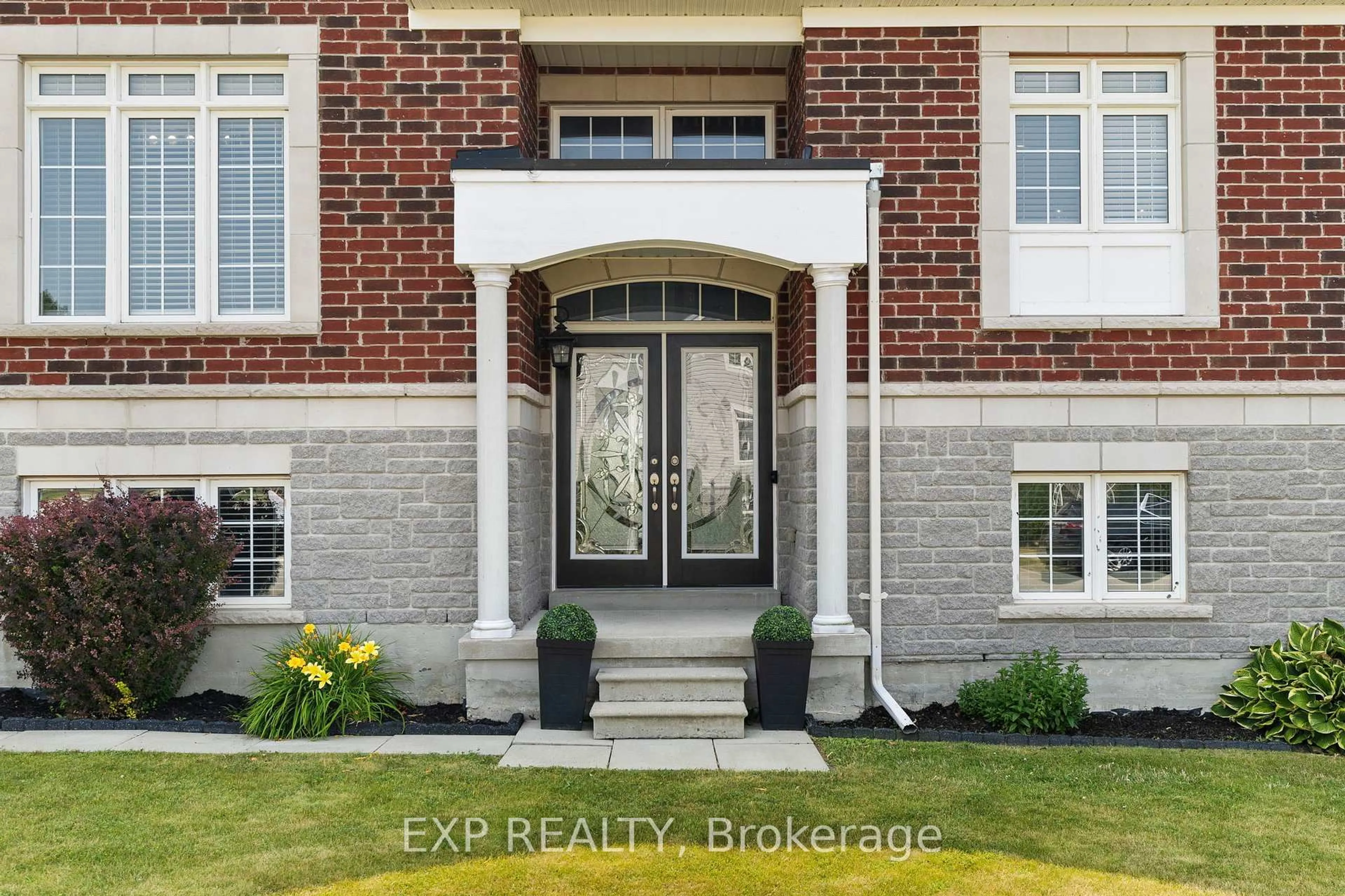 Home with brick exterior material, building for 105 White Sands Way, Wasaga Beach Ontario L9Z 0E2
