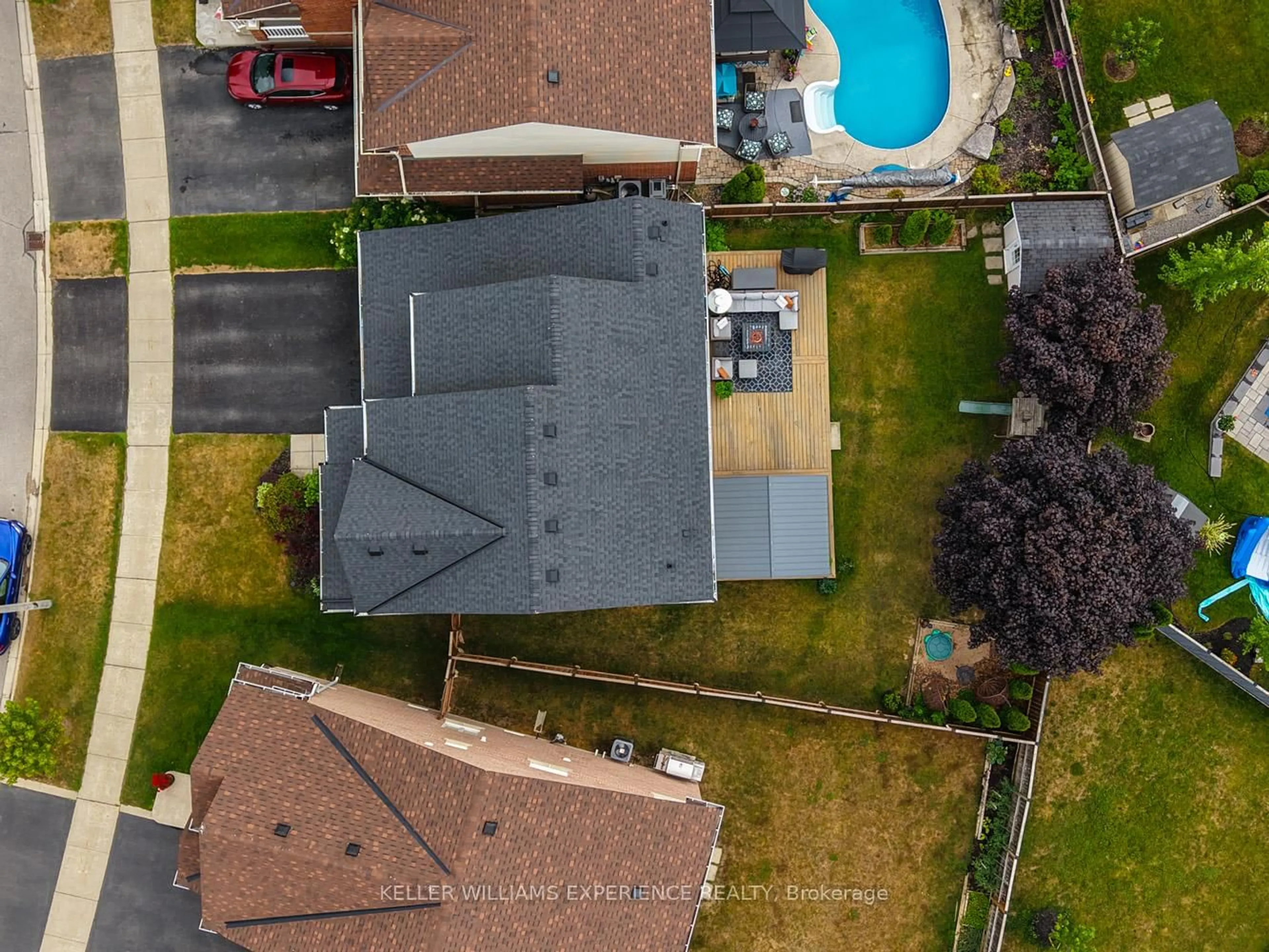 A pic from outside/outdoor area/front of a property/back of a property/a pic from drone, unknown for 13 Counsellor Terr, Barrie Ontario L4M 7H1