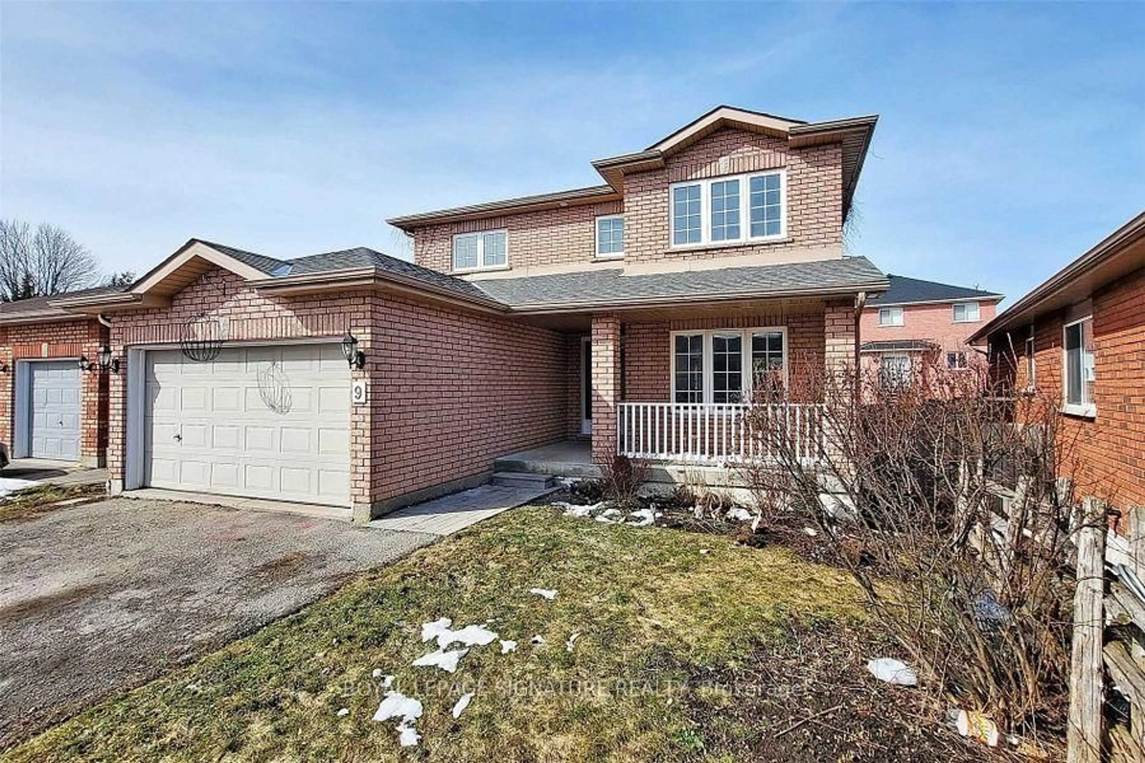 Home with brick exterior material, street for 9 Sydenham Wells, Barrie Ontario L4M 6R3