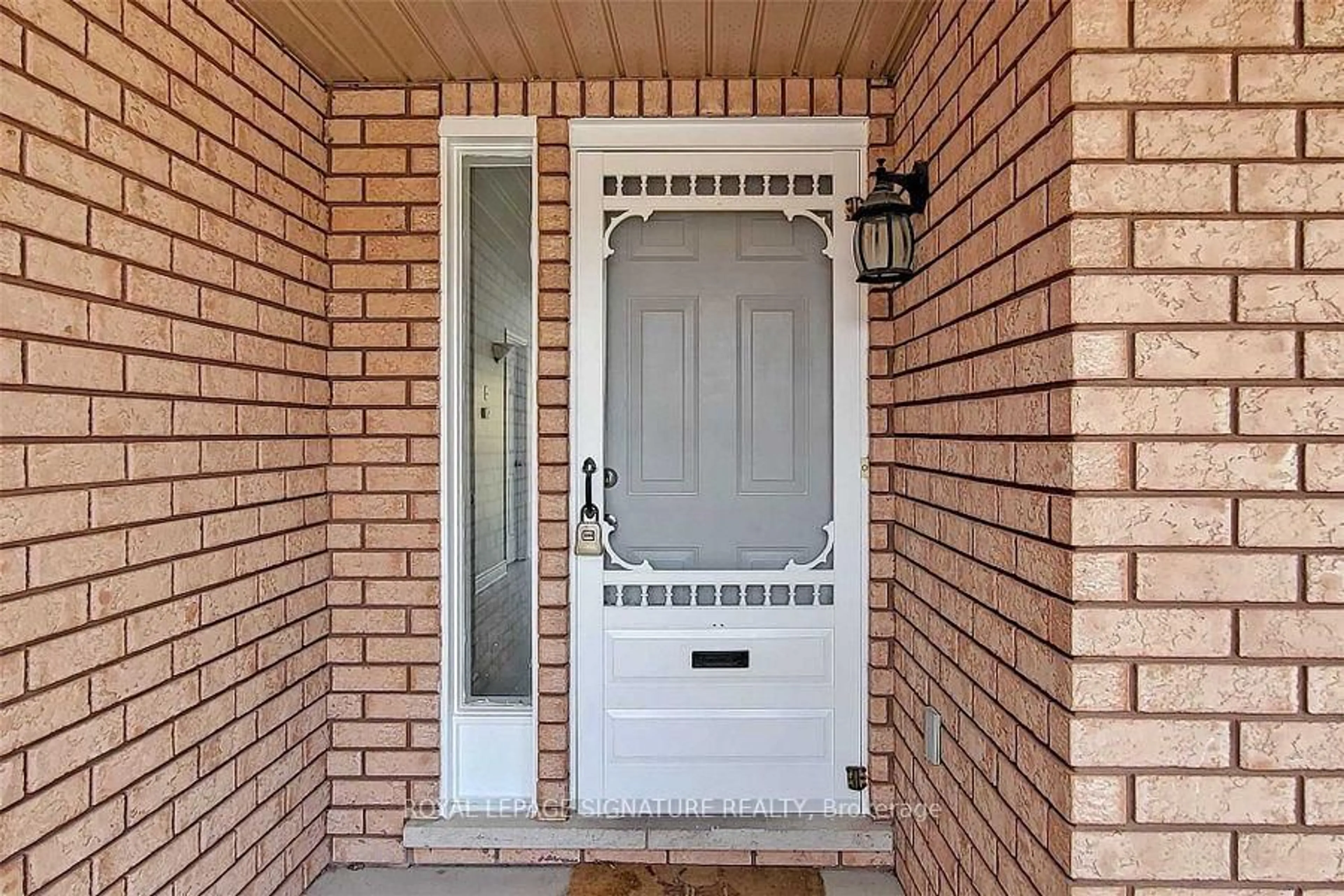 Home with brick exterior material, street for 9 Sydenham Wells, Barrie Ontario L4M 6R3