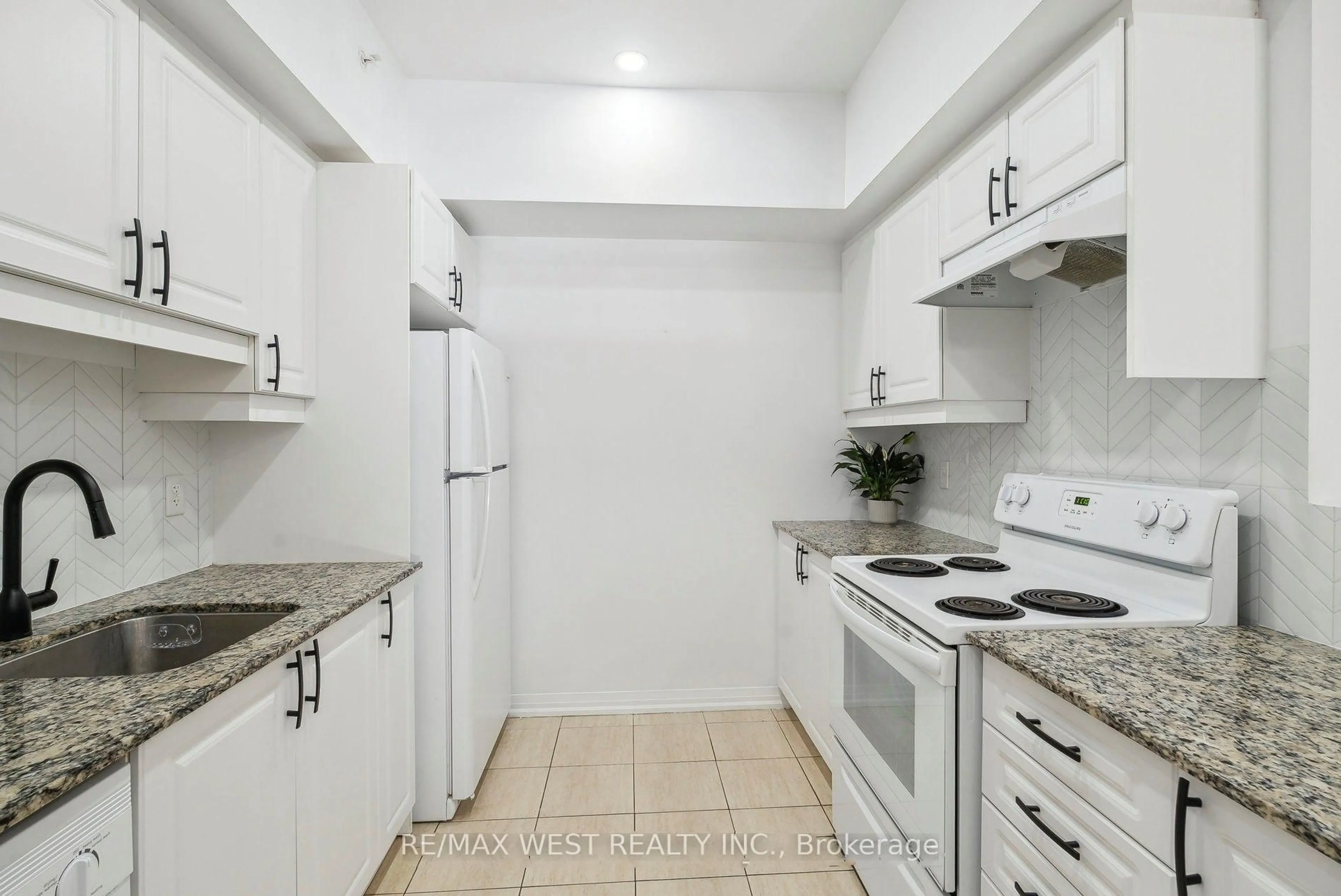 Standard kitchen, ceramic/tile floor for 304 Essa Rd #506, Barrie Ontario L9J 0H3