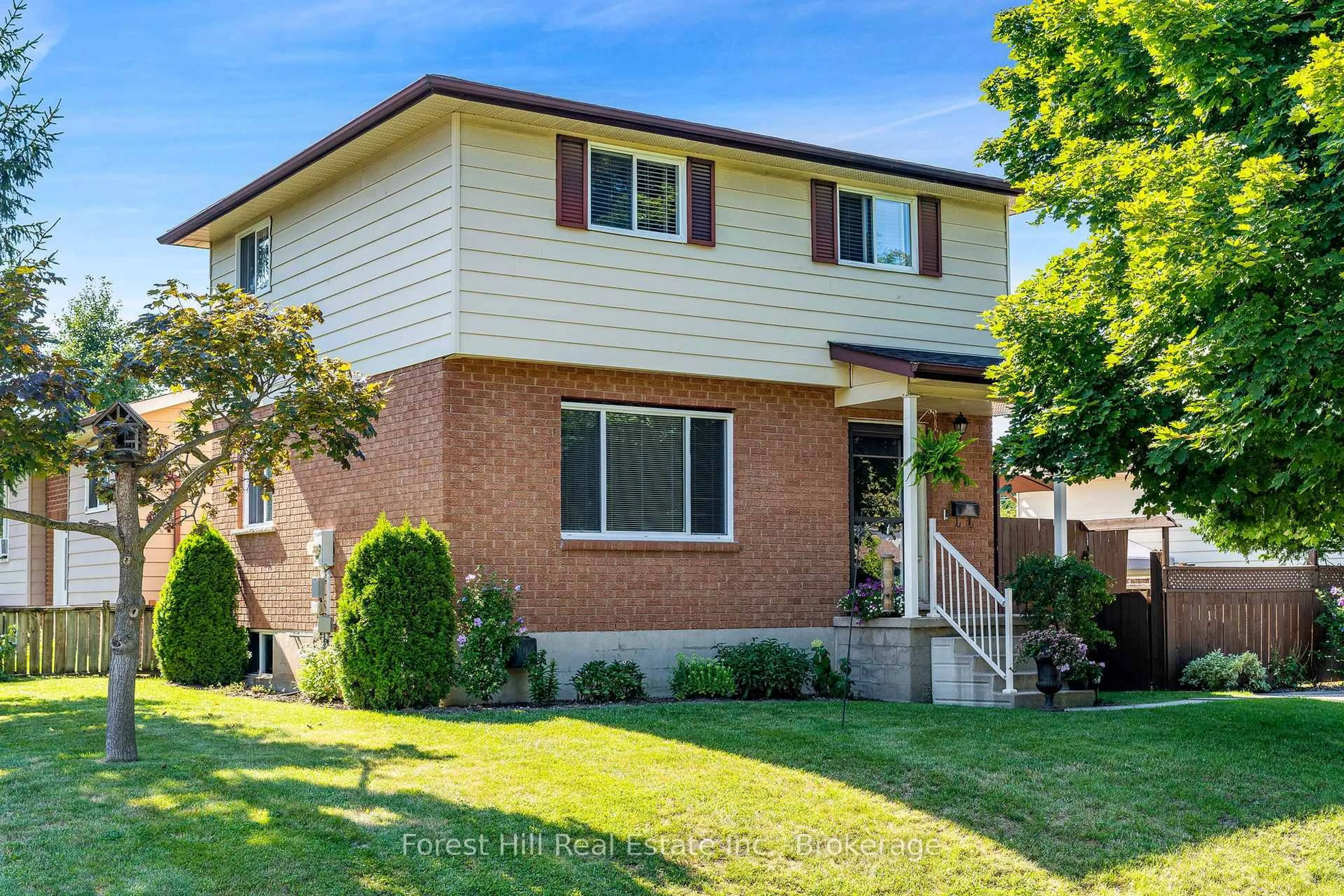 Home with brick exterior material, street for 10 Leslie Dr, Collingwood Ontario L9Y 4P2