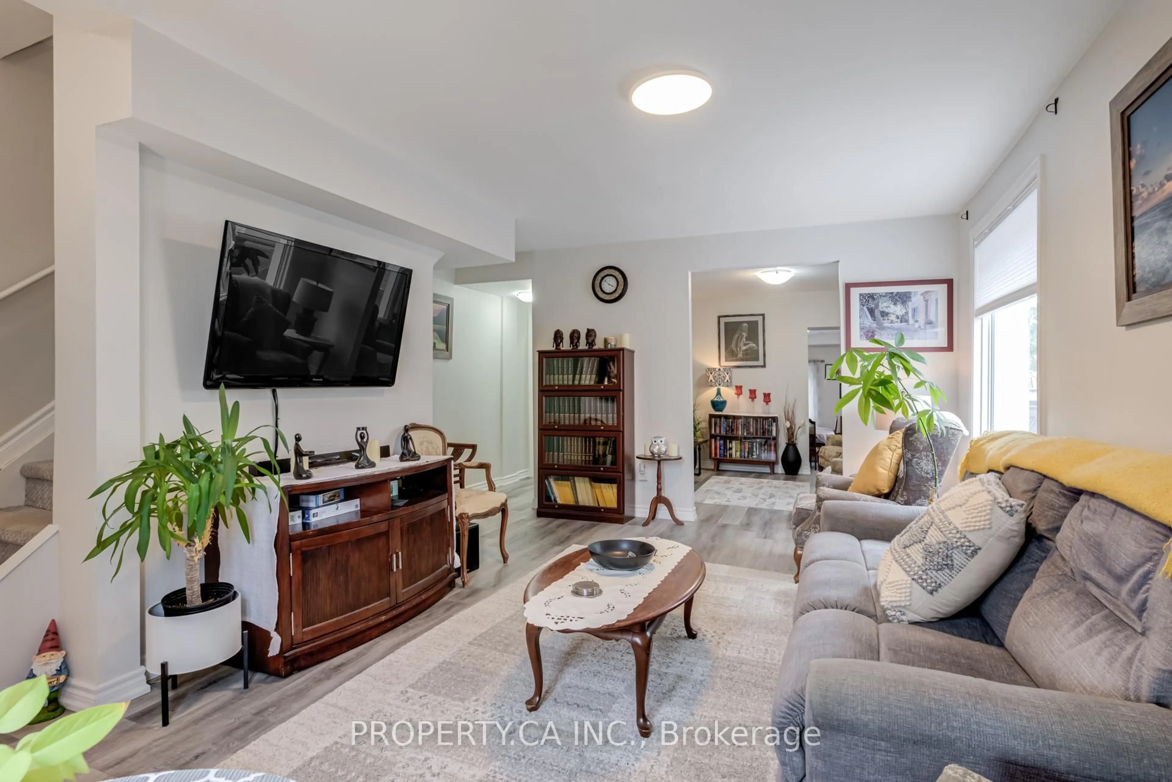 Living room with furniture, unknown for 59 Park St, Barrie Ontario L4N 1H7