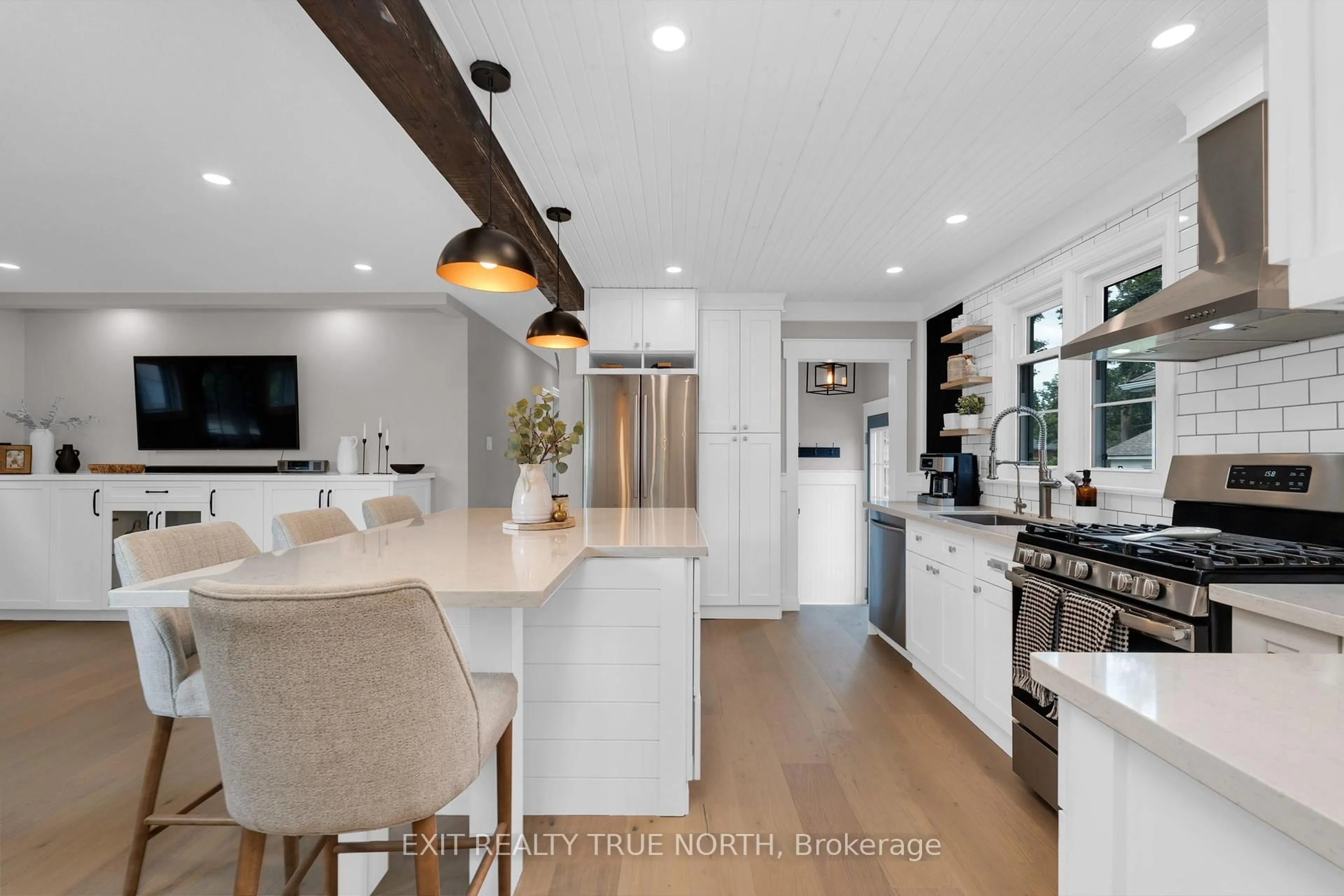 Open concept kitchen, unknown for 122 Queen St, Barrie Ontario L4M 1Z5