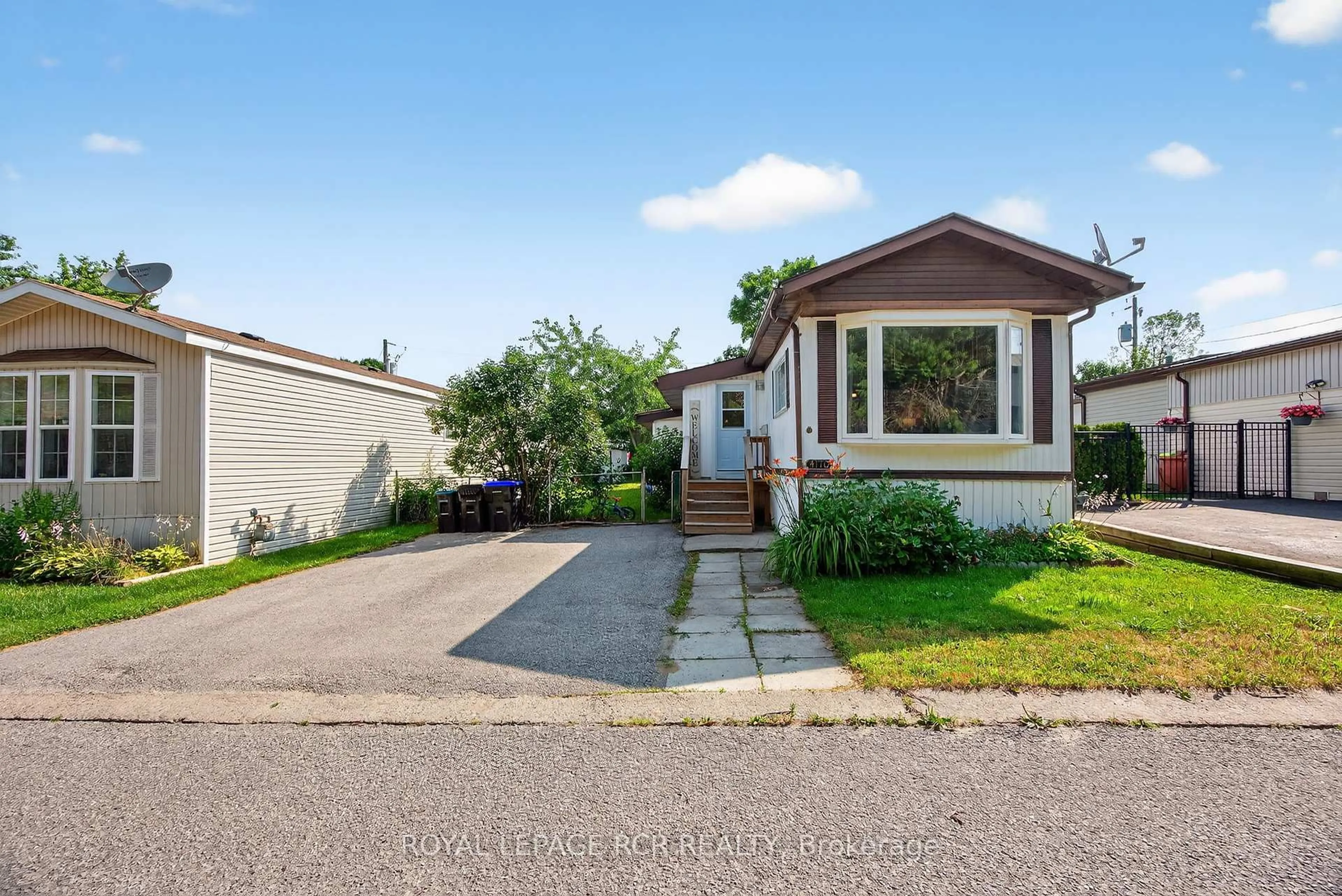 Home with vinyl exterior material, street for 4170 Evergreen Terr, Severn Ontario L3V 0V1