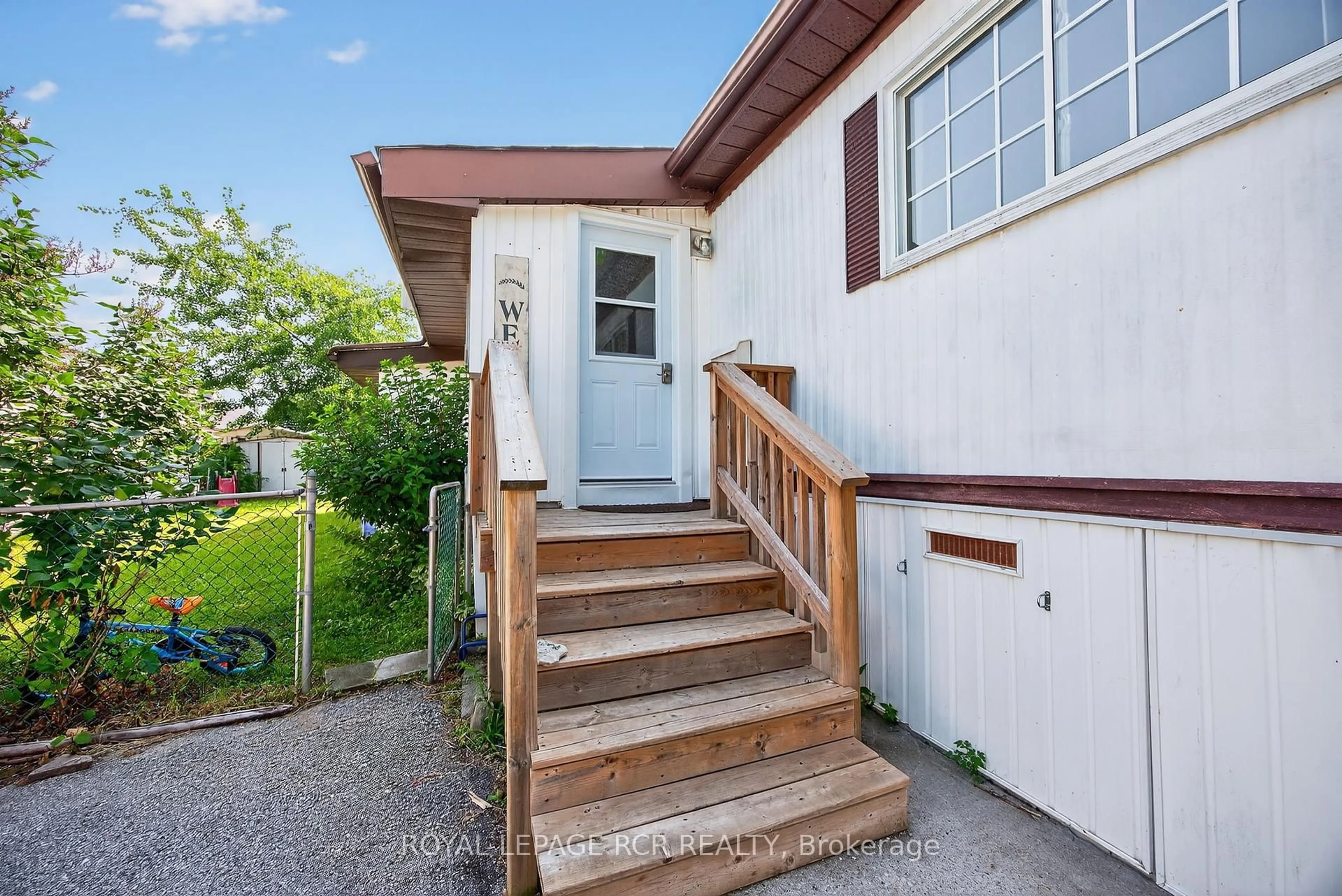 Home with vinyl exterior material, street for 4170 Evergreen Terr, Severn Ontario L3V 0V1