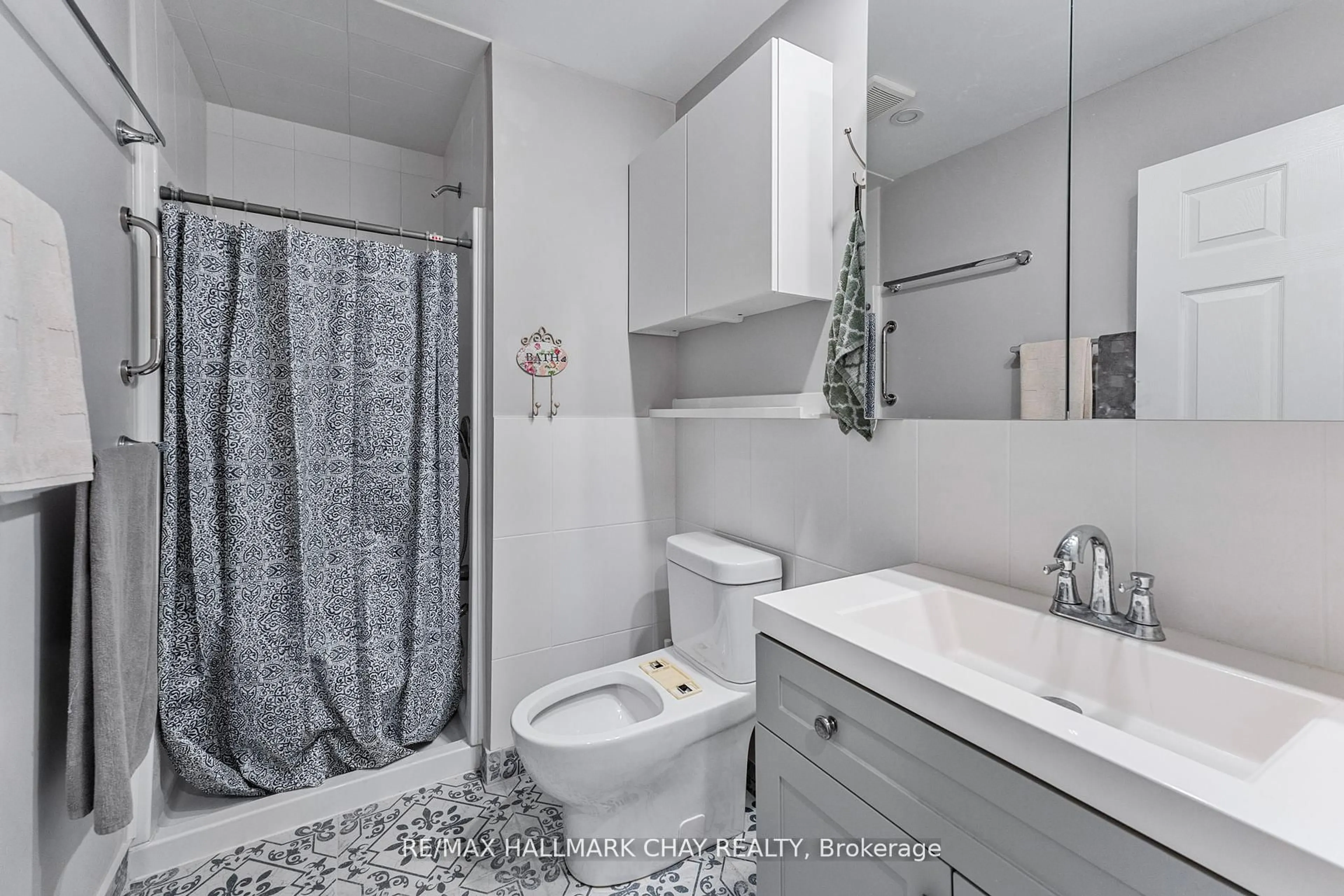 Standard bathroom, ceramic/tile floor for 57 Laidlaw St, Wasaga Beach Ontario L9Z 2L2