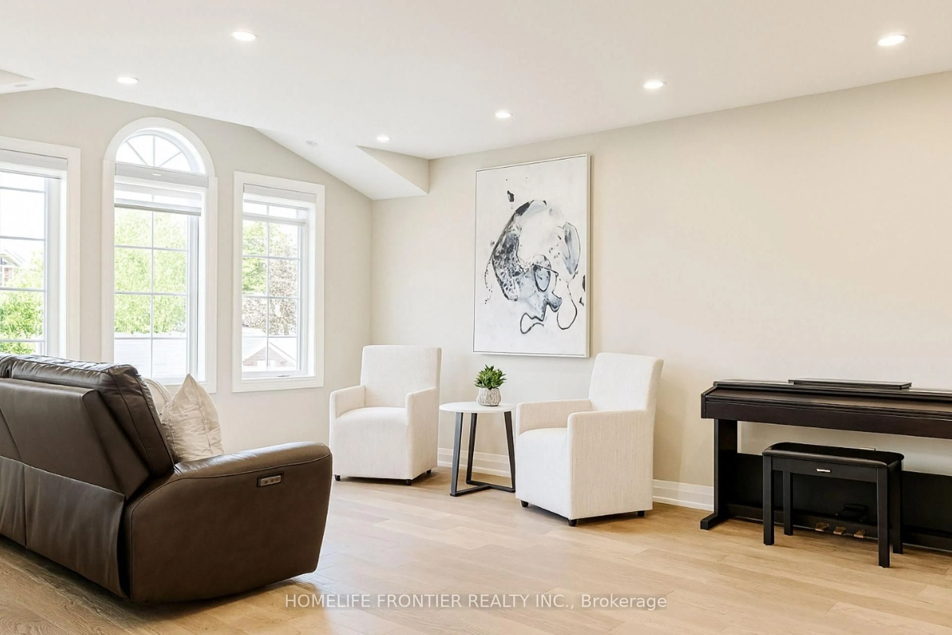 Living room with furniture, wood/laminate floor for 41 White Elm Rd, Barrie Ontario L4N 0E5