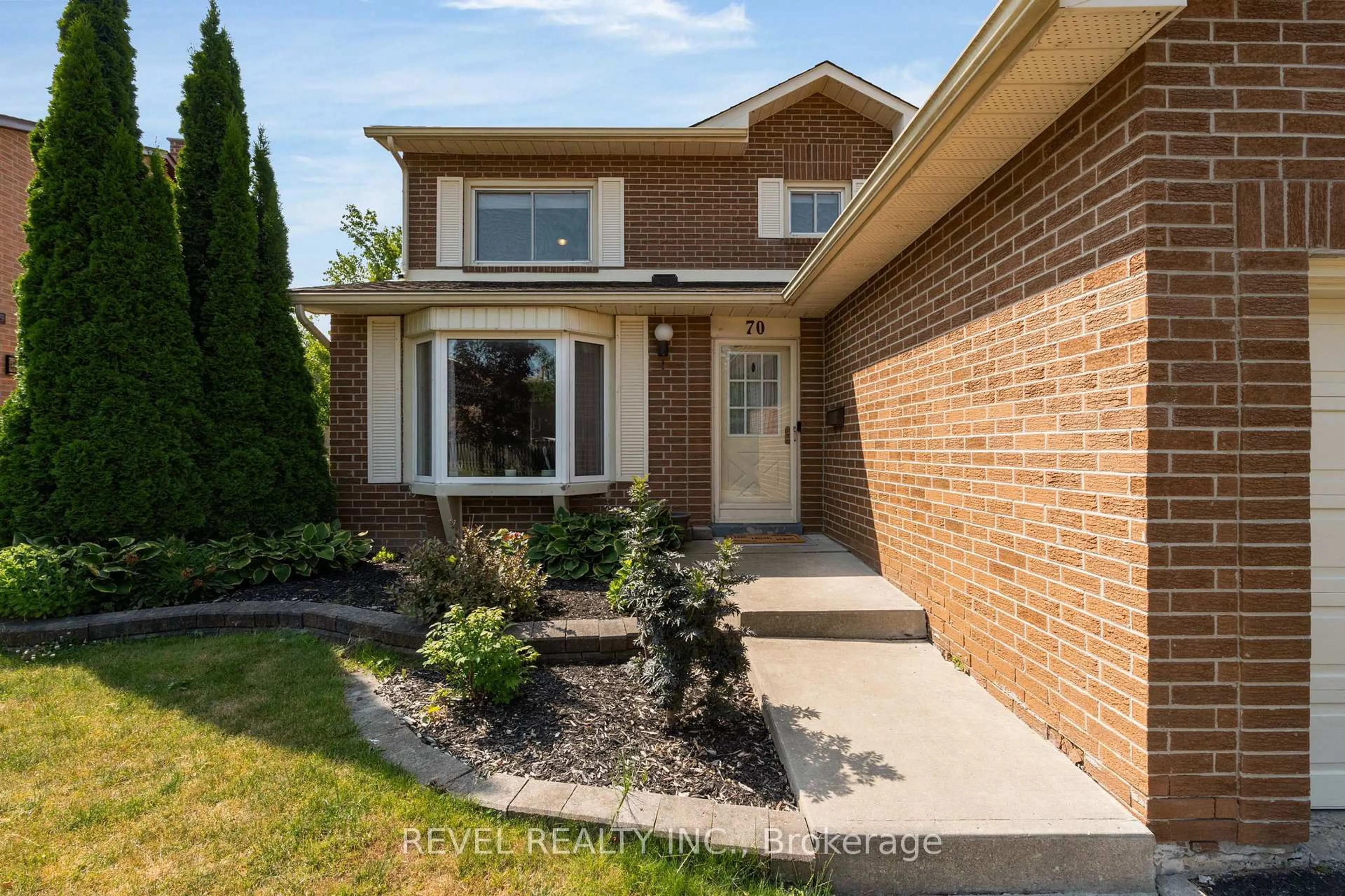 Home with brick exterior material, street for 70 Lillian Cres, Barrie Ontario L4N 5H7