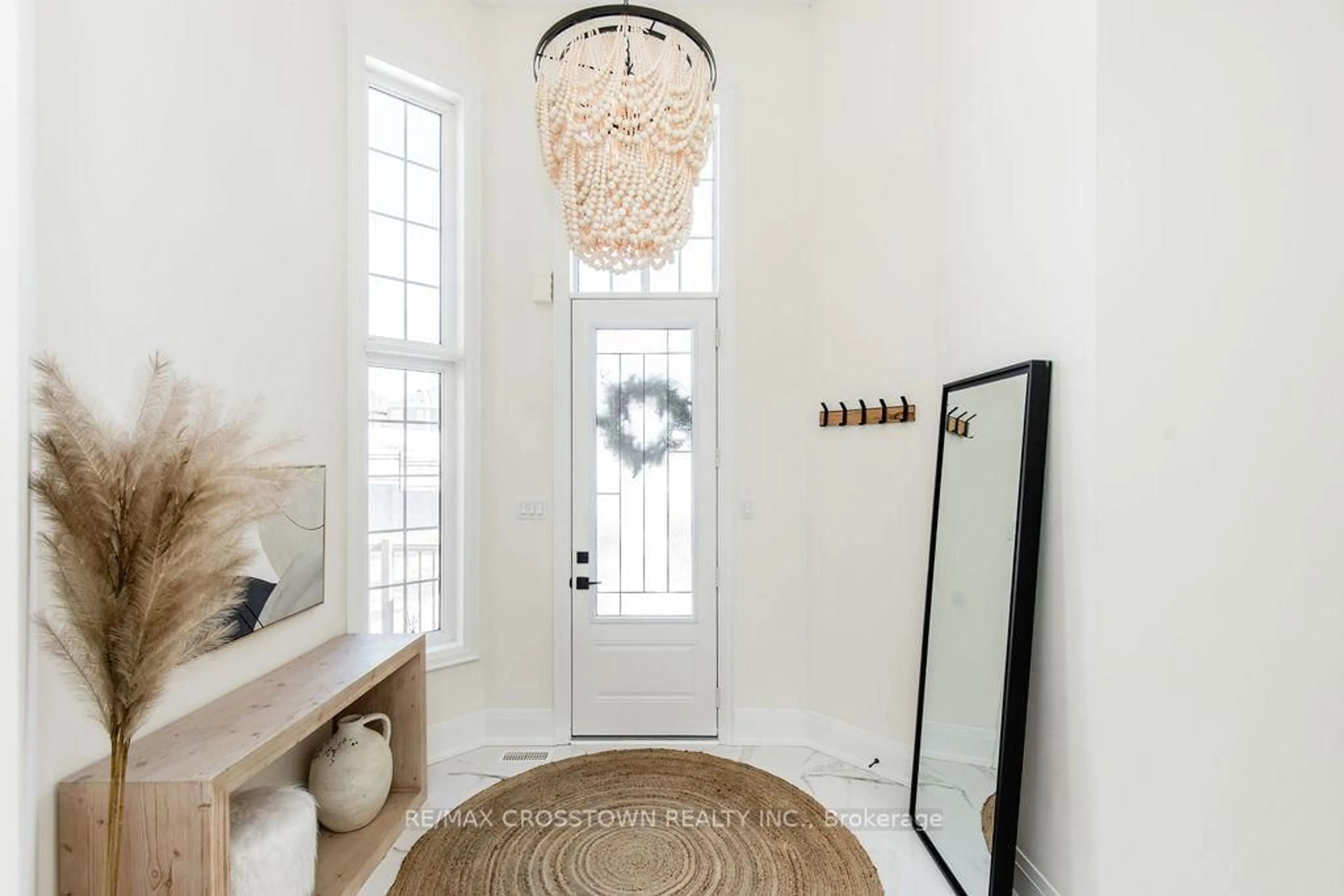 Indoor entryway for 27 Muirfield Dr, Barrie Ontario L4N 5S4