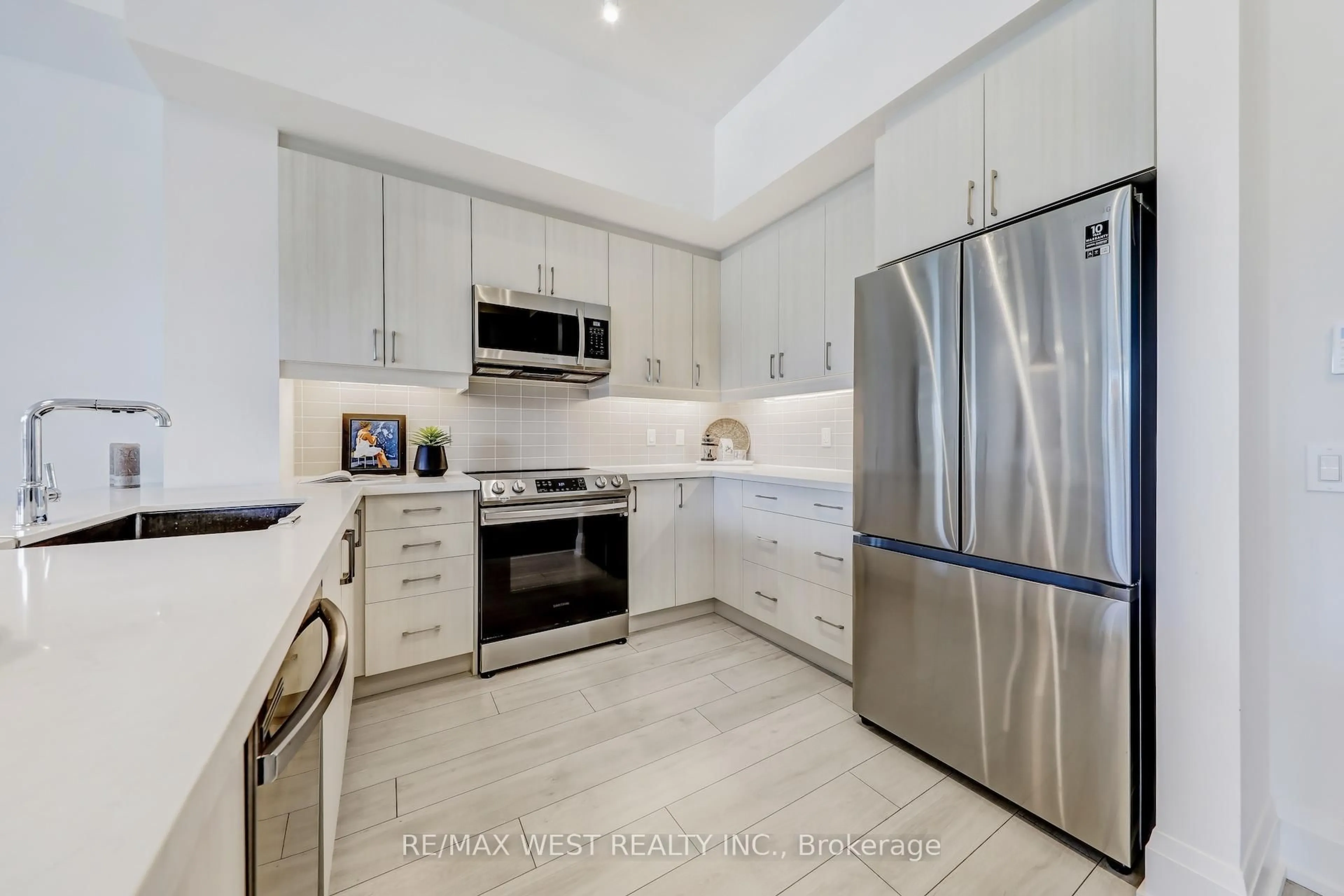 Unknown for 1 Hume St #211, Collingwood Ontario L9Y 0X3