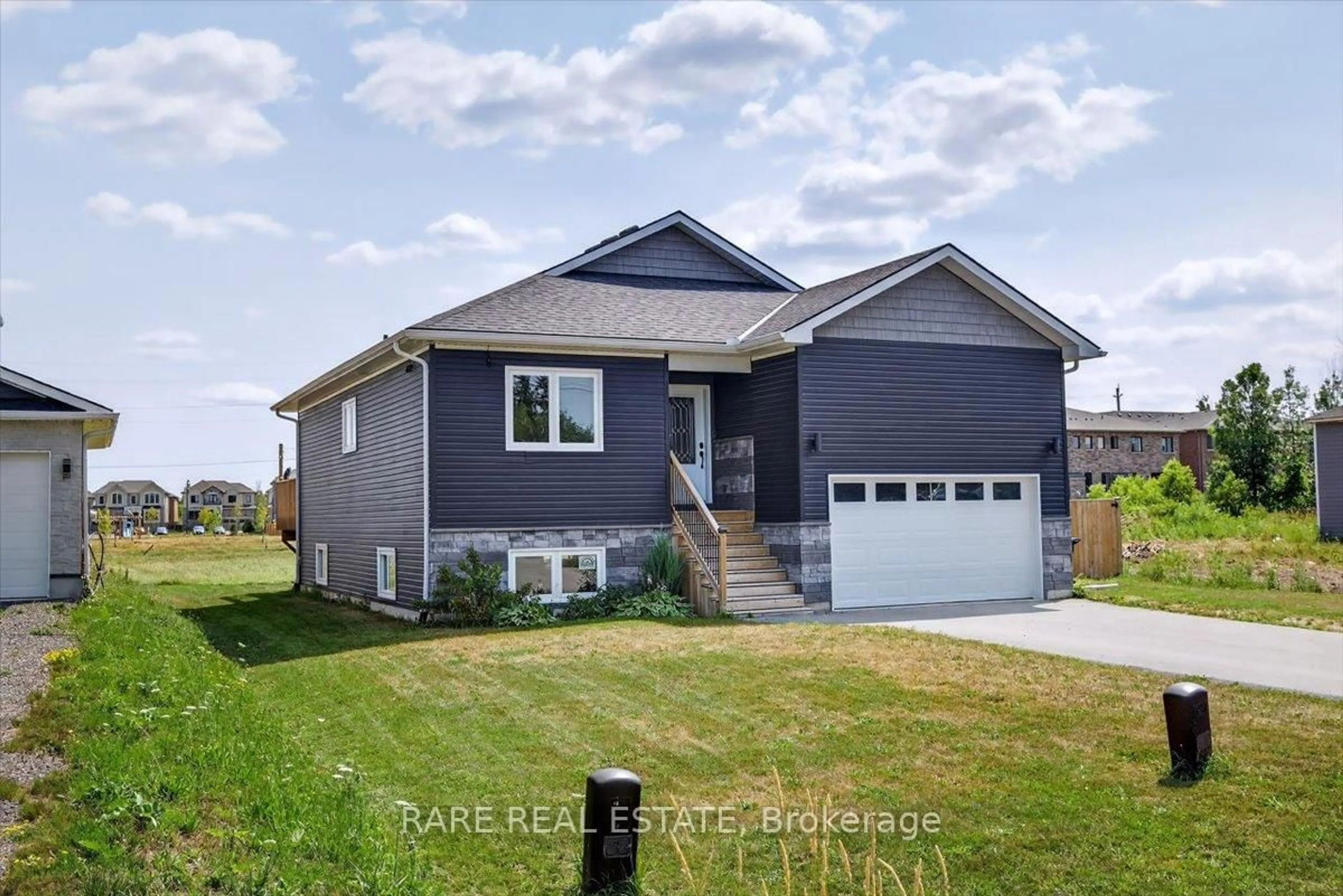 Home with vinyl exterior material, street for 7499 County Road 91 Rd, Clearview Ontario L0M 1S0