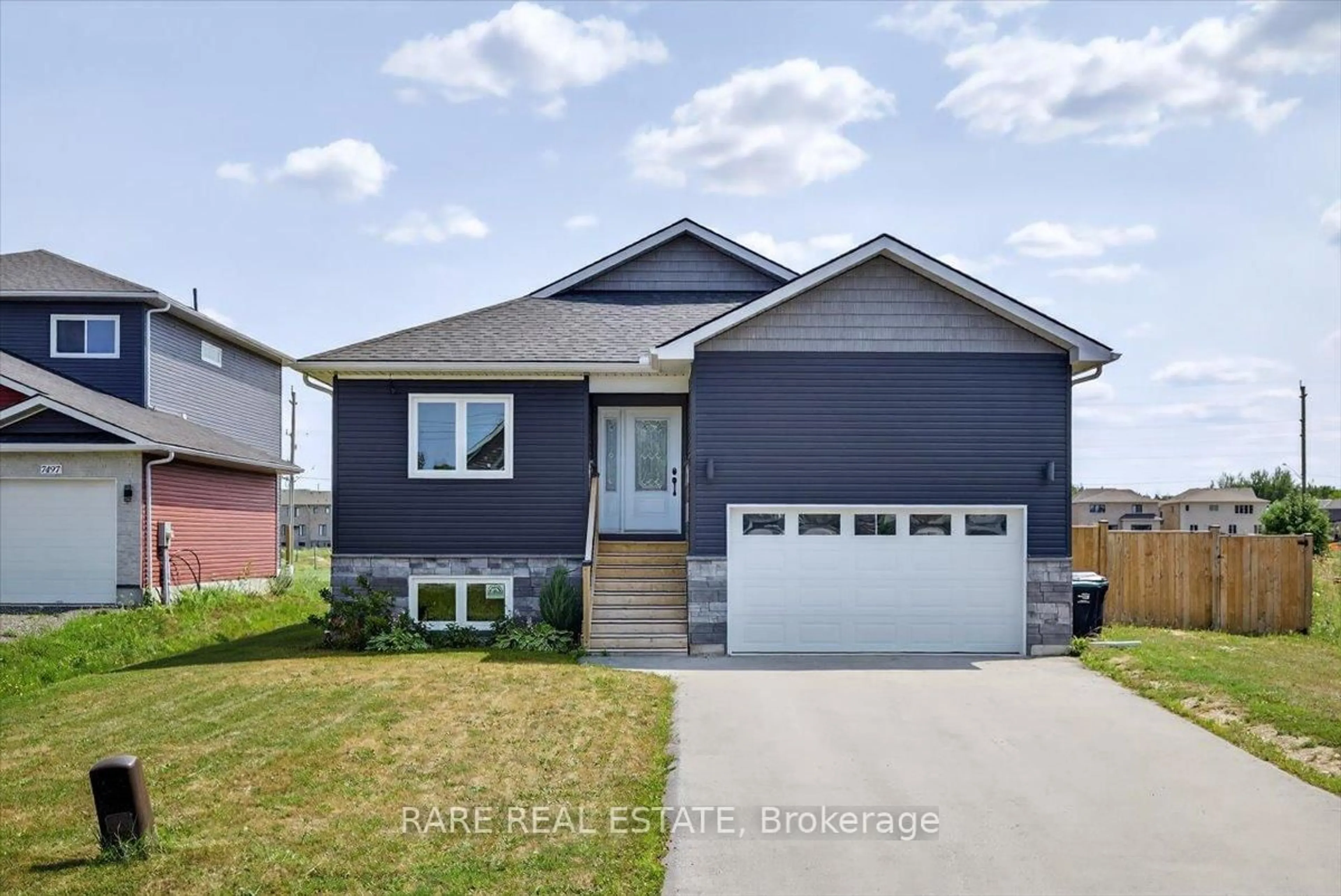 Home with vinyl exterior material, street for 7499 County Road 91 Rd, Clearview Ontario L0M 1S0