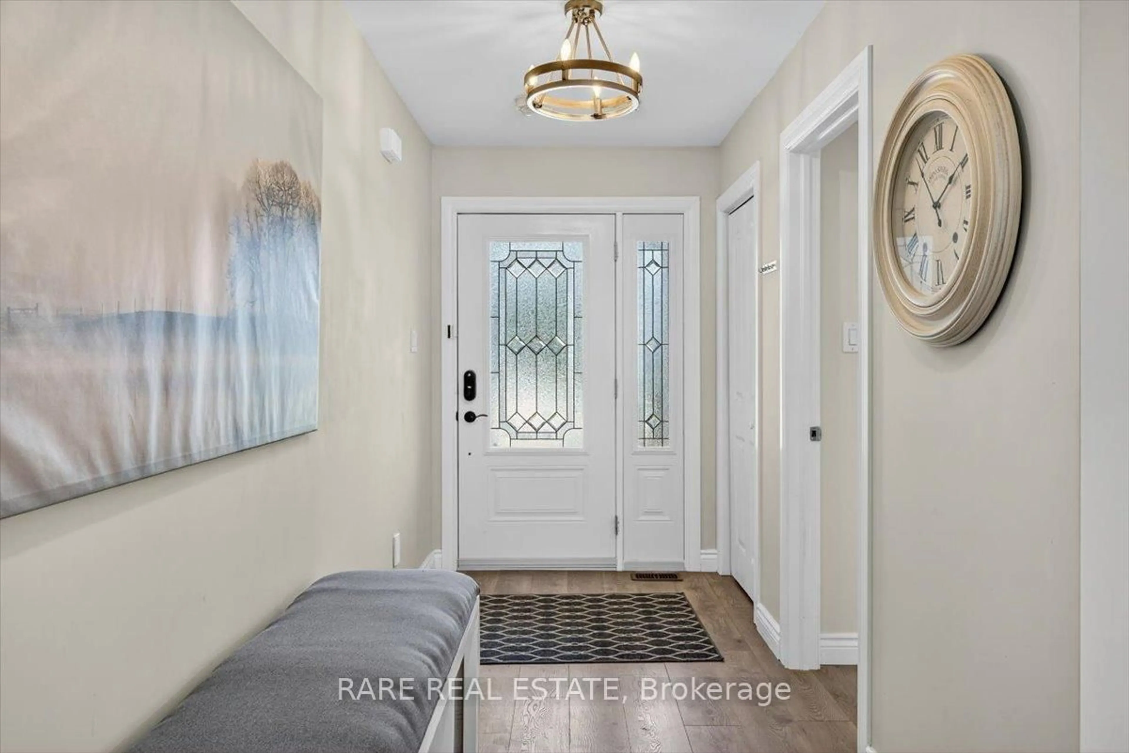 Indoor entryway for 7499 County Road 91 Rd, Clearview Ontario L0M 1S0