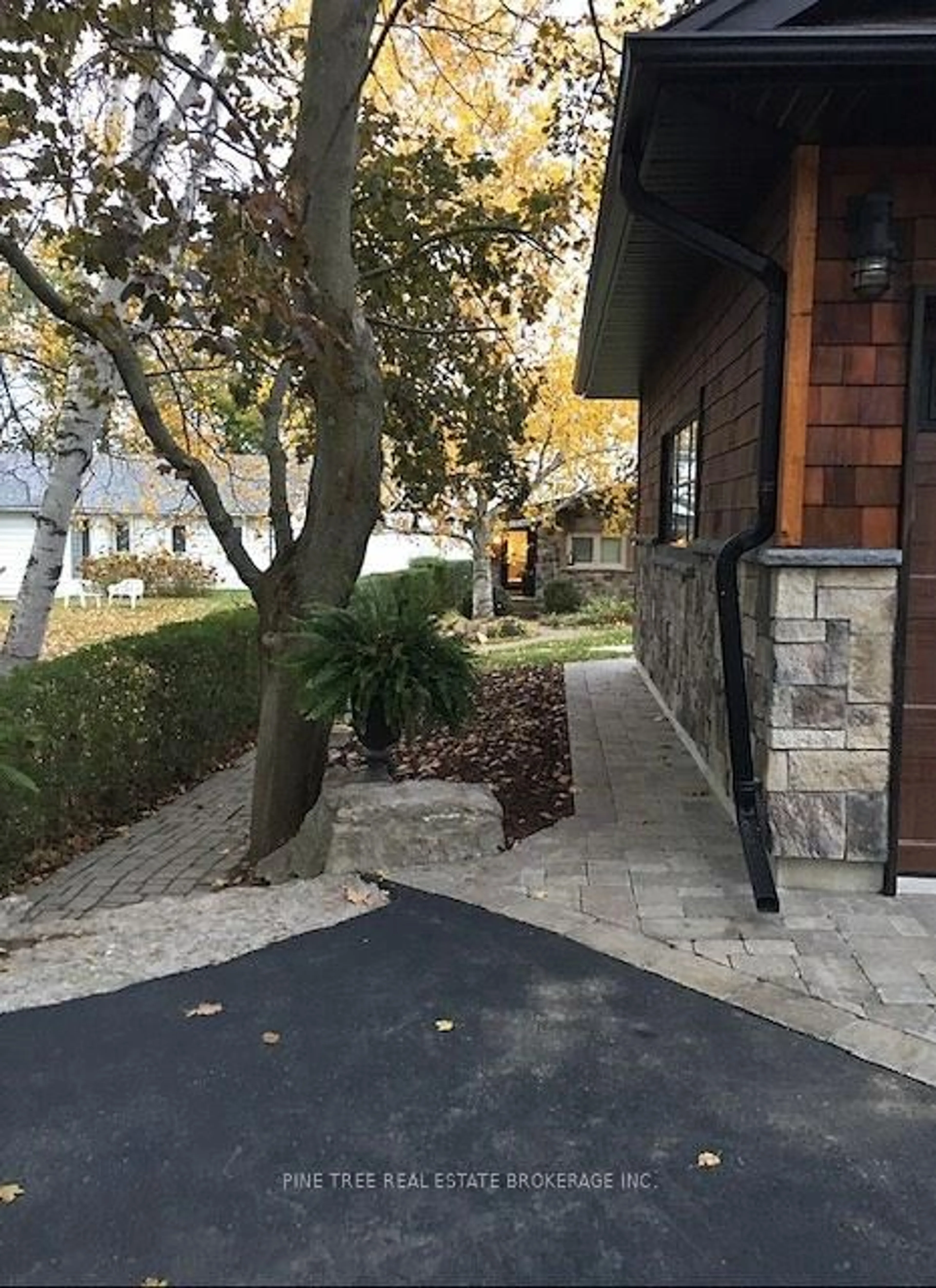 Patio, street for 3 Greenwood Forest Rd, Oro-Medonte Ontario L0L 2E0
