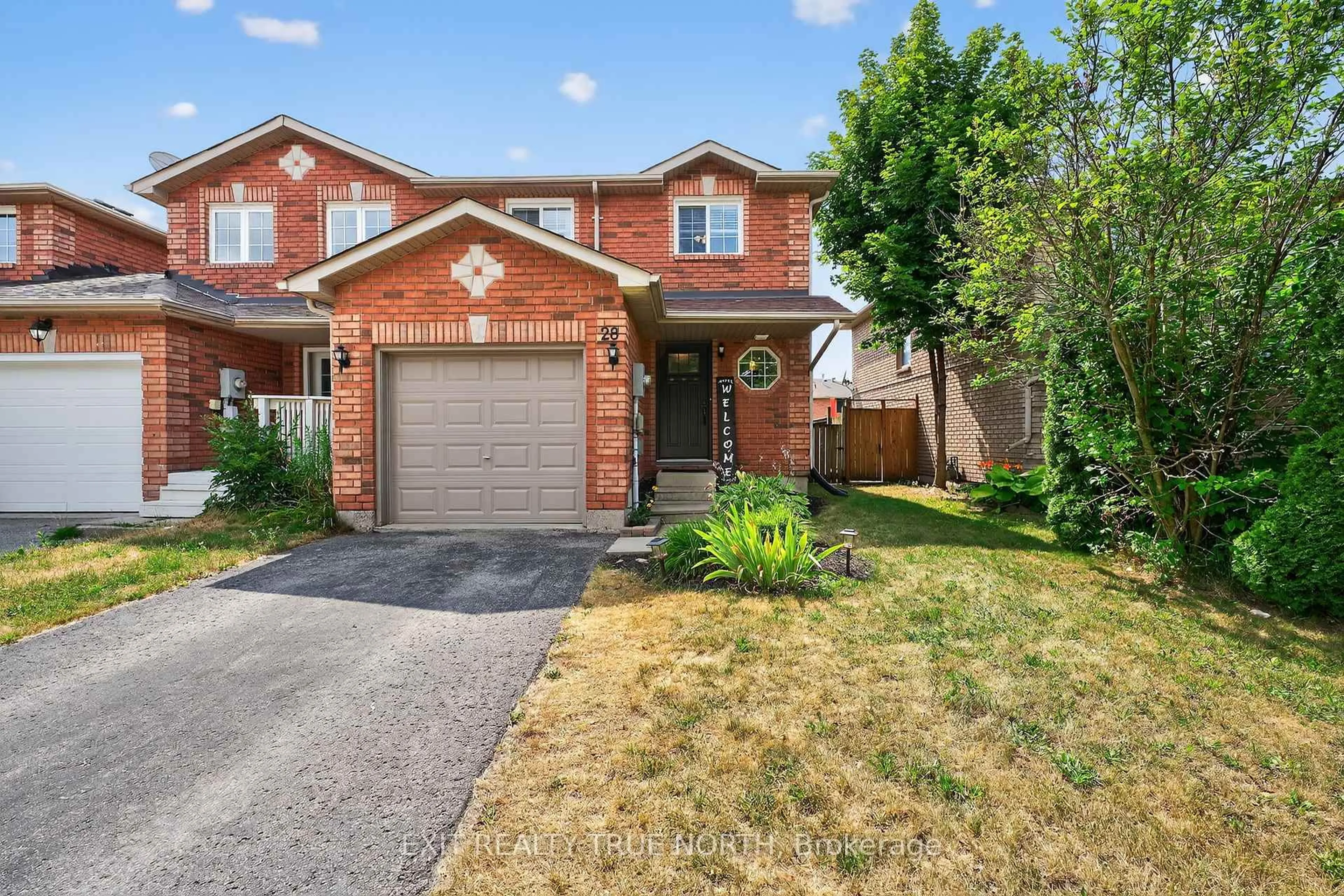 Home with brick exterior material, street for 28 Lee Cres, Barrie Ontario L4N 9Z1