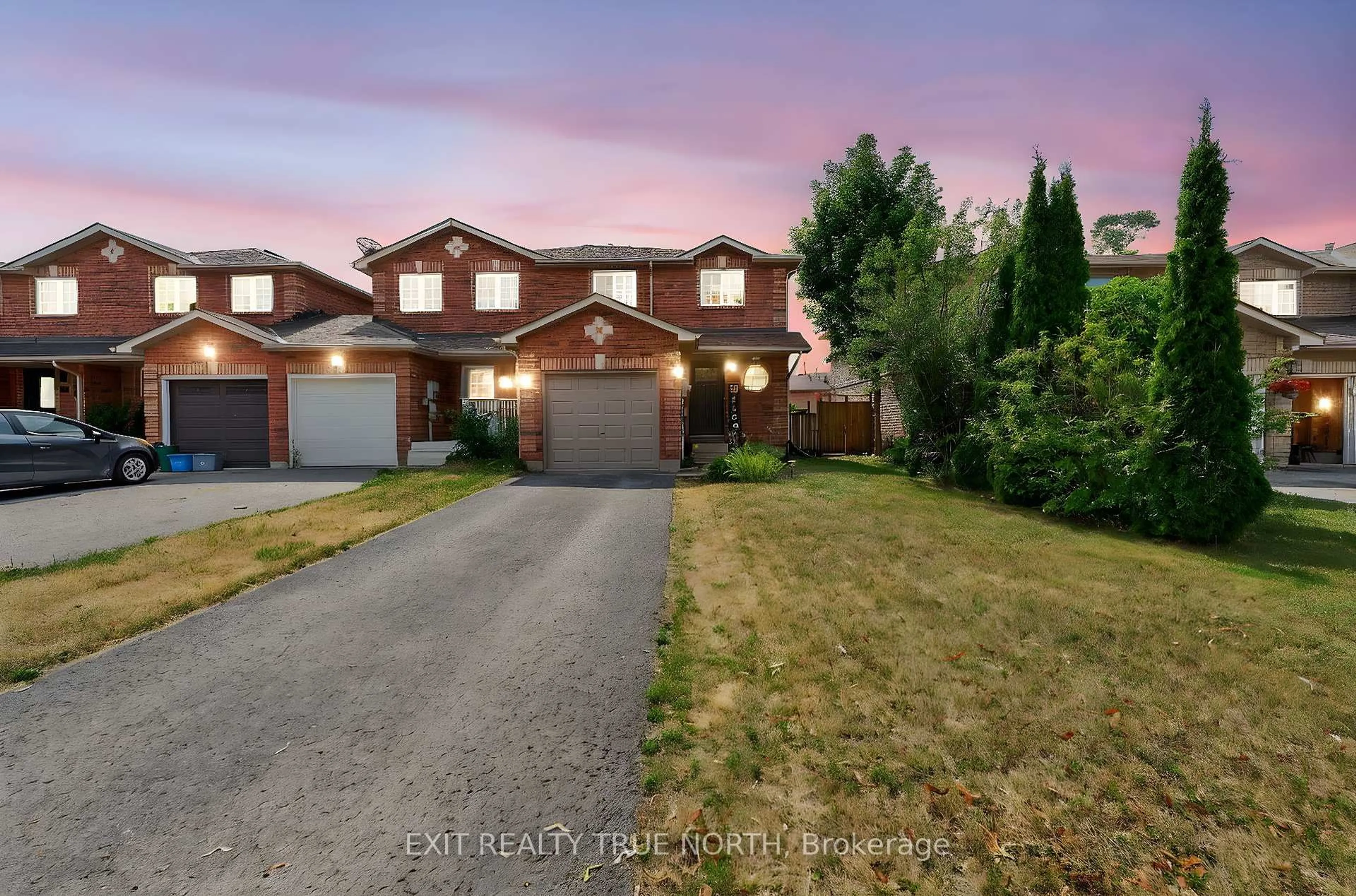 A pic from outside/outdoor area/front of a property/back of a property/a pic from drone, street for 28 Lee Cres, Barrie Ontario L4N 9Z1
