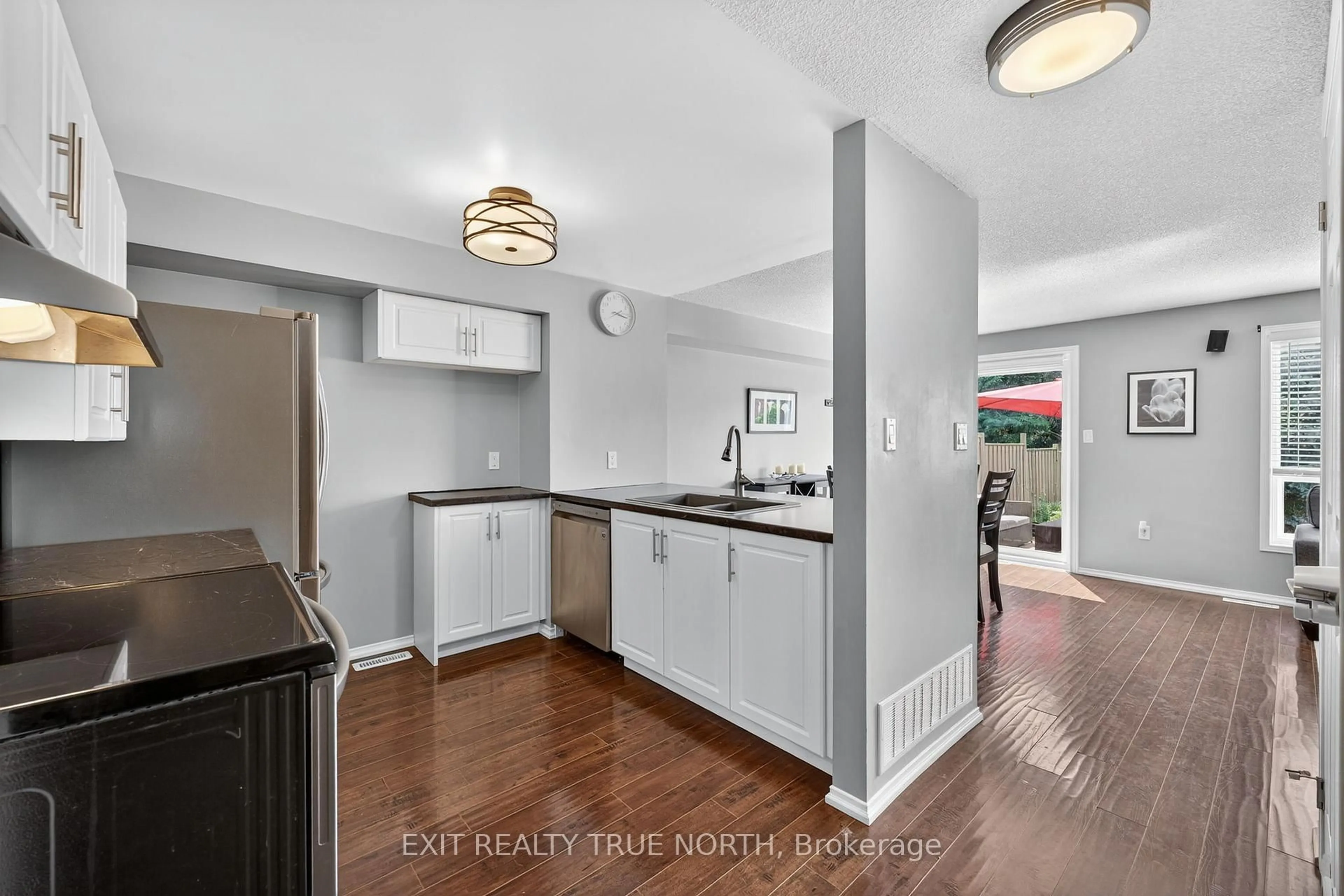 Open concept kitchen, unknown for 28 Lee Cres, Barrie Ontario L4N 9Z1