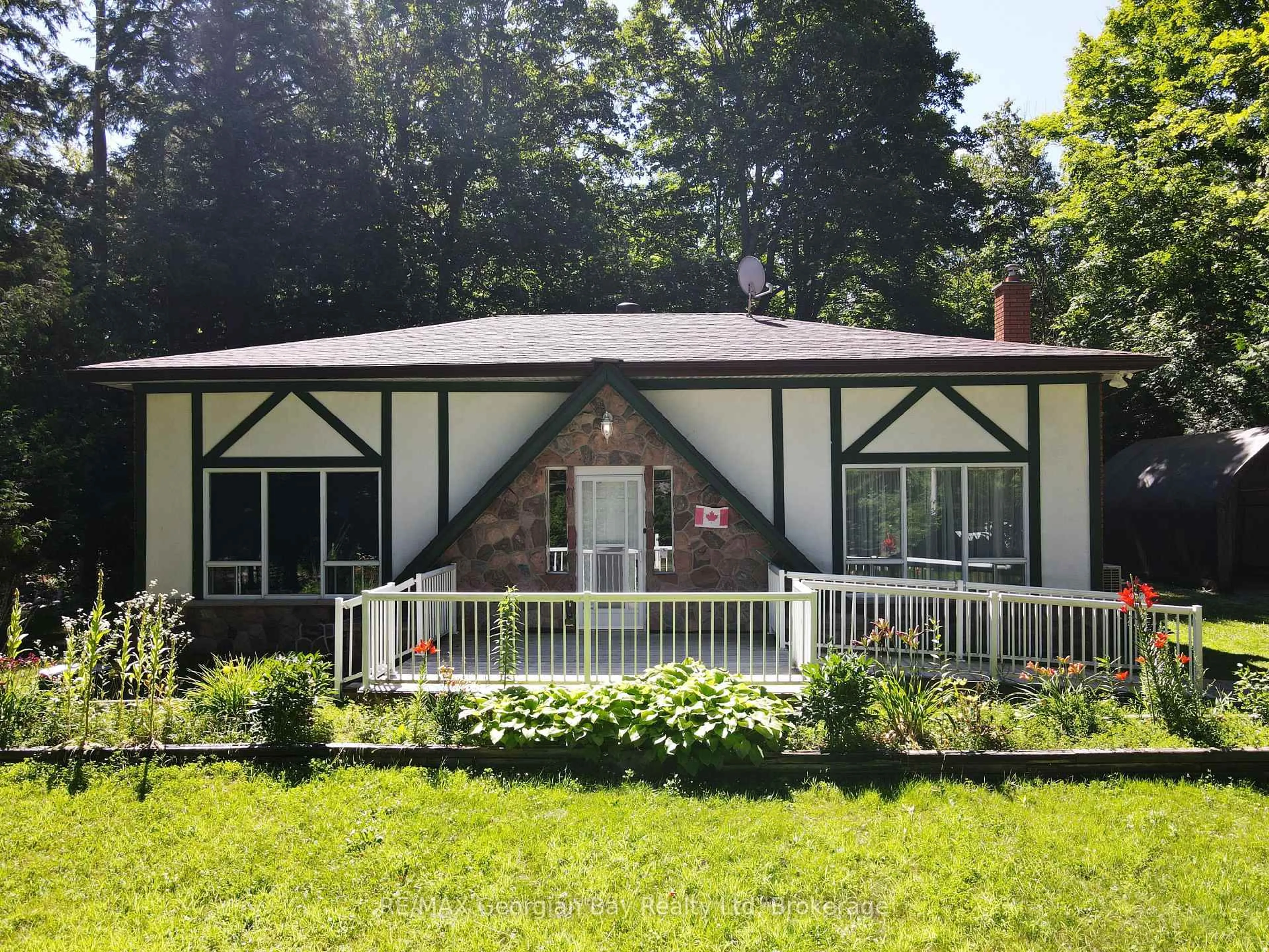 Home with vinyl exterior material, unknown for 2284 Champlain Rd, Tiny Ontario L9M 0C6