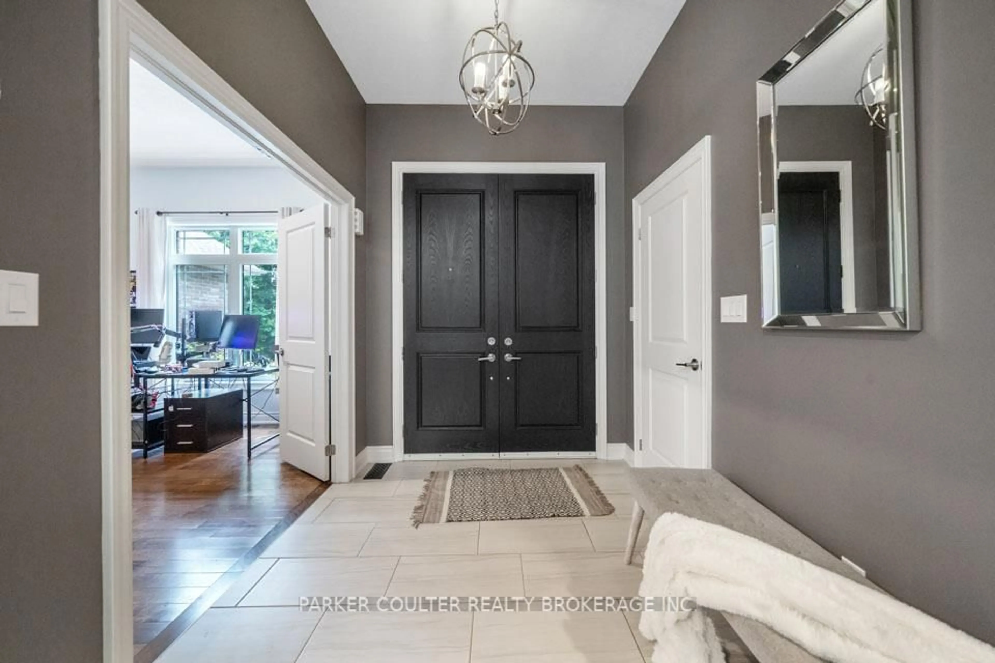 Indoor entryway for 20 Marni Lane, Springwater Ontario L0L 2K0