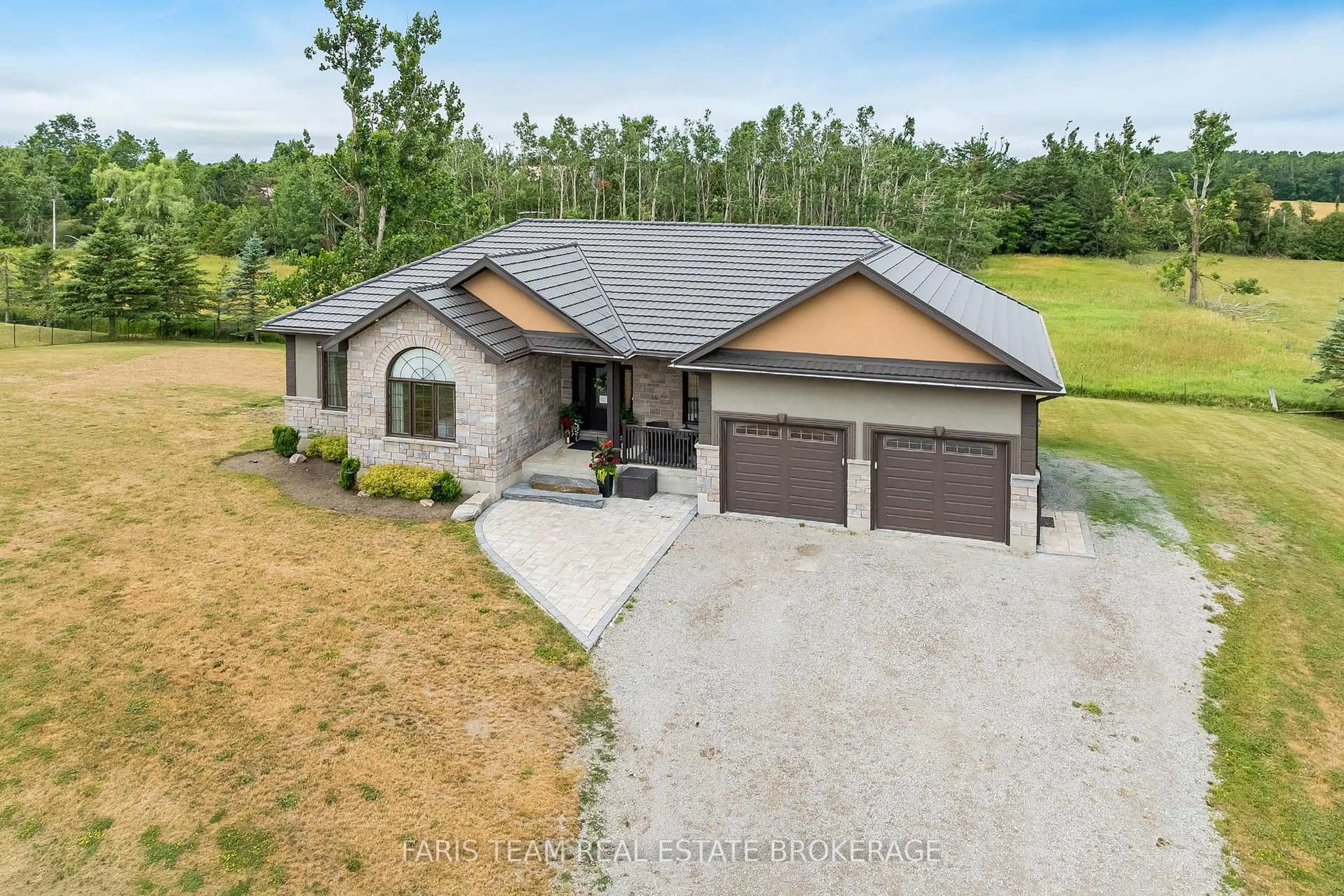 A pic from outside/outdoor area/front of a property/back of a property/a pic from drone, unknown for 520 Horseshoe Valley Rd, Oro-Medonte Ontario L0K 1E0