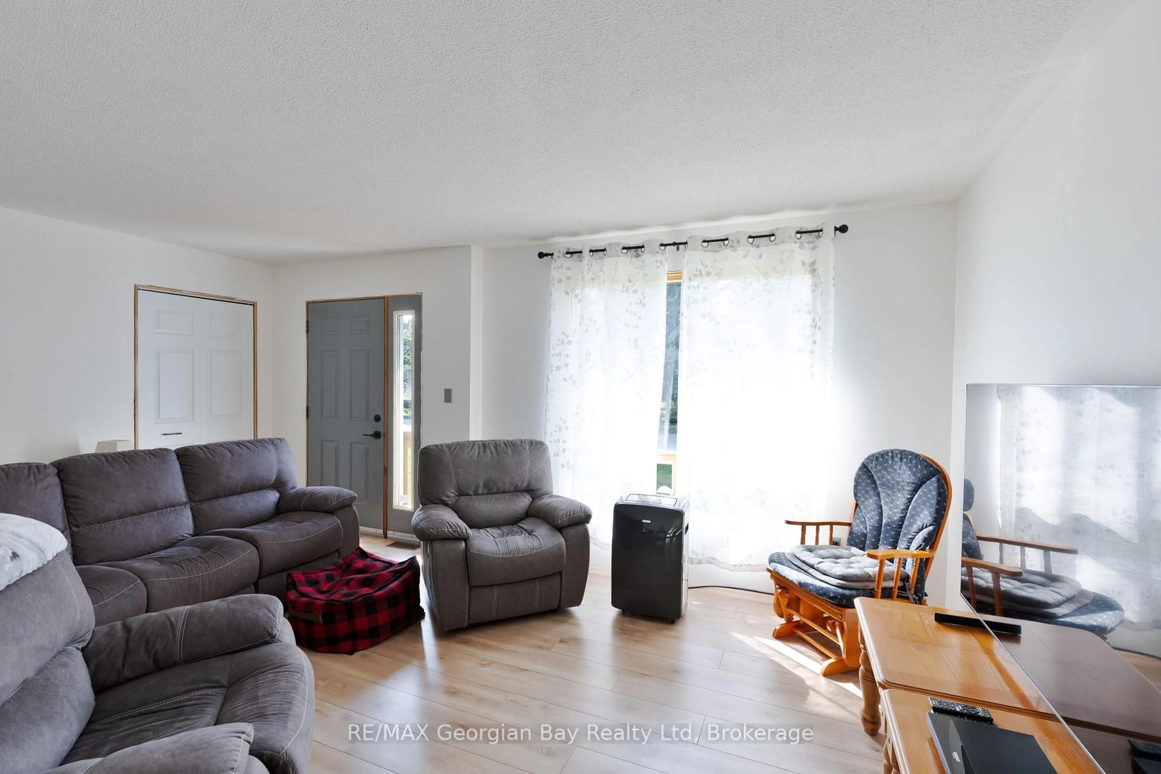Living room with furniture, unknown for 144 George St, Tay Ontario L0K 2A0