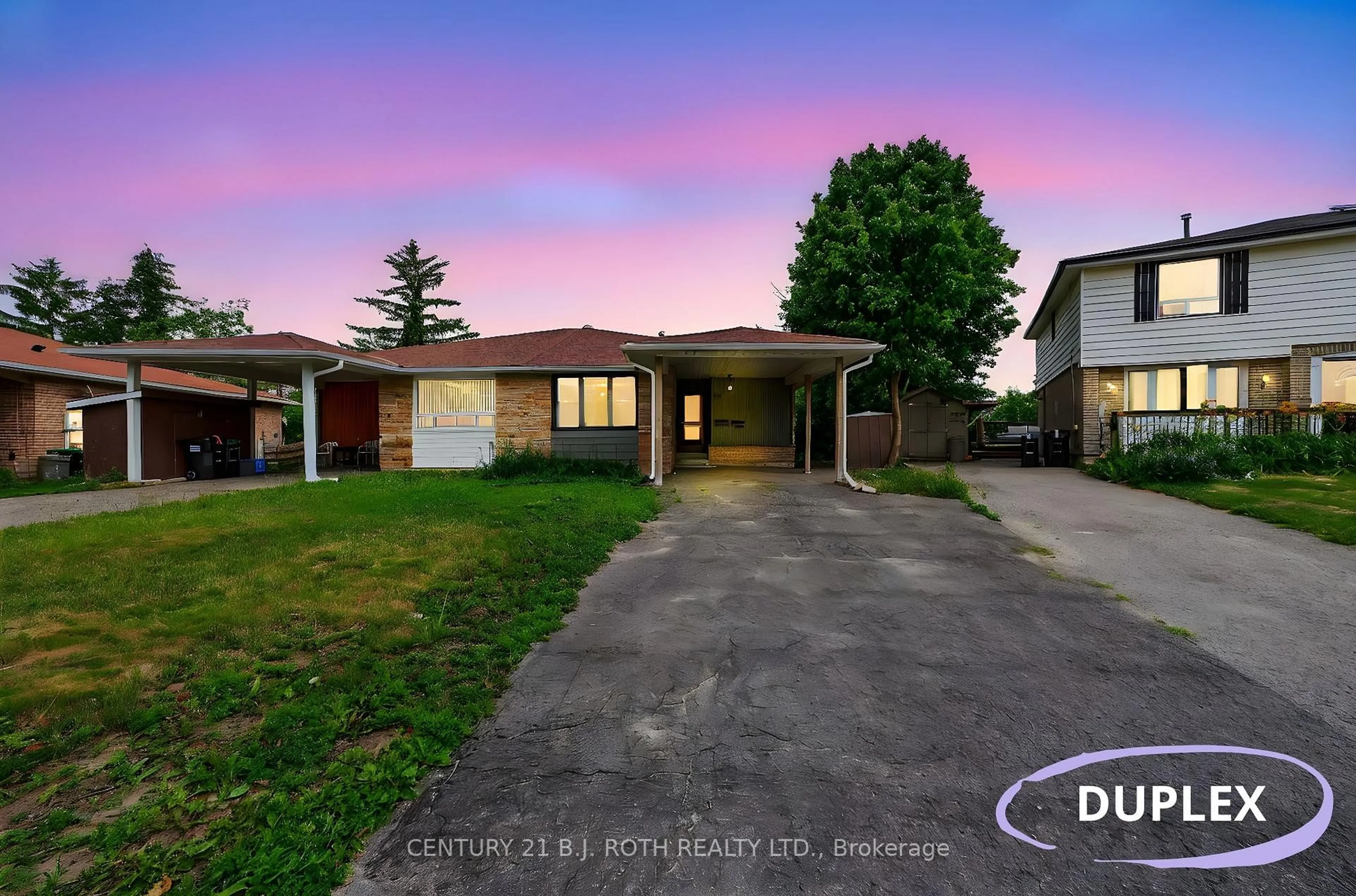 A pic from outside/outdoor area/front of a property/back of a property/a pic from drone, street for 29 Daphne Cres, Barrie Ontario L4M 2Y7