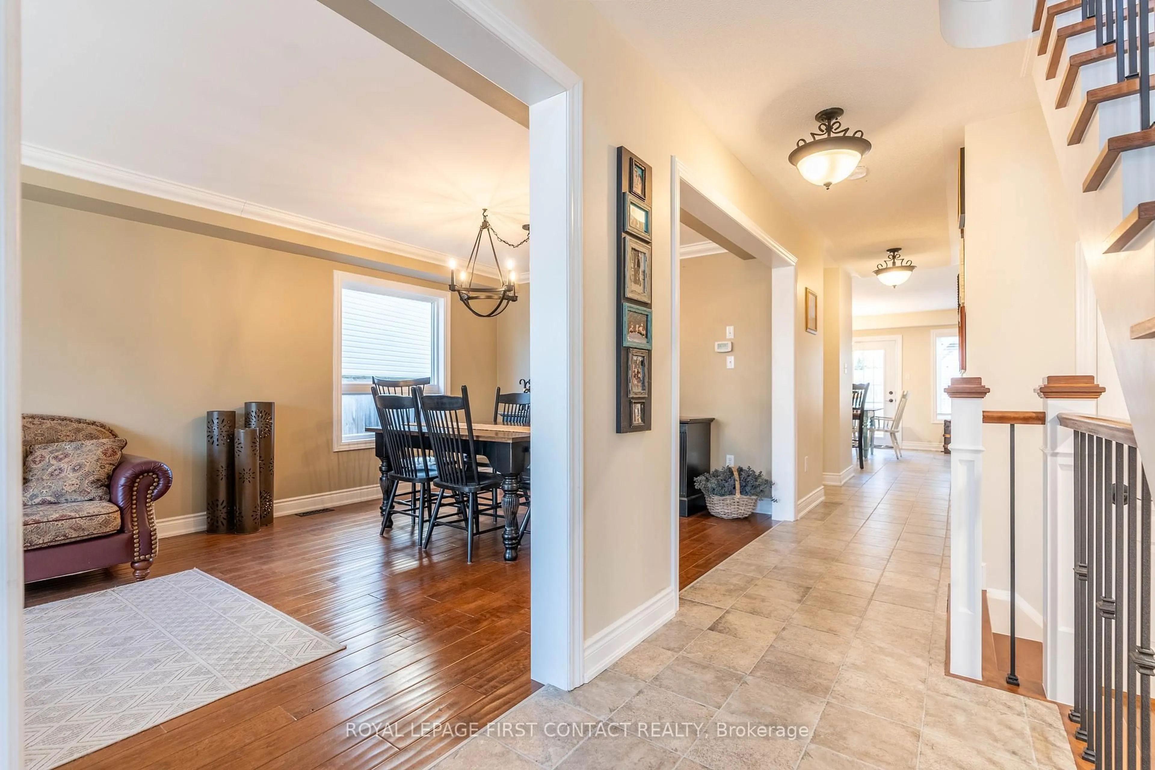 Indoor entryway for 7 Counsellor Terr, Barrie Ontario L4M 7H1