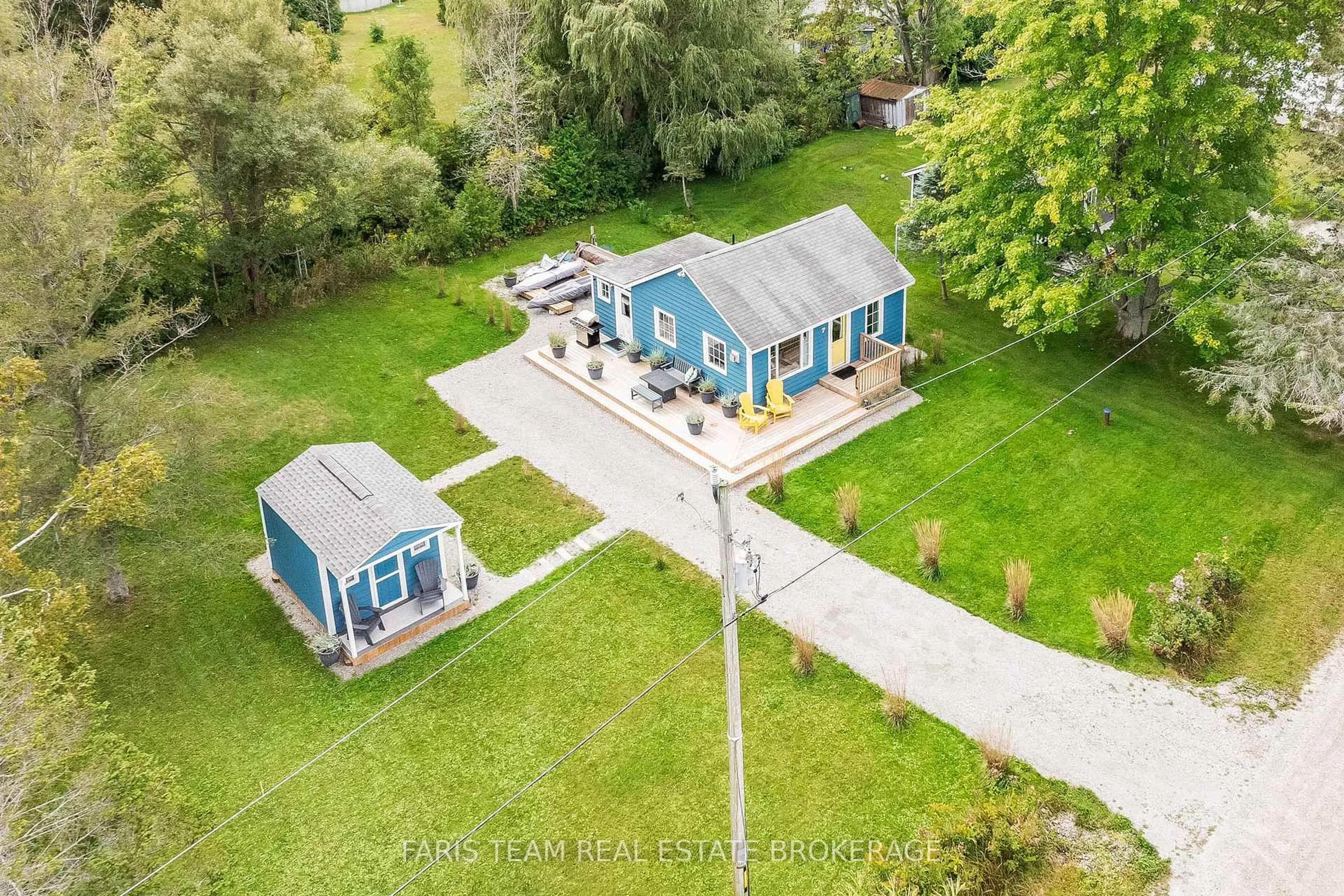 A pic from outside/outdoor area/front of a property/back of a property/a pic from drone, unknown for 7 Delta Dr, Tay Ontario L0K 2C0