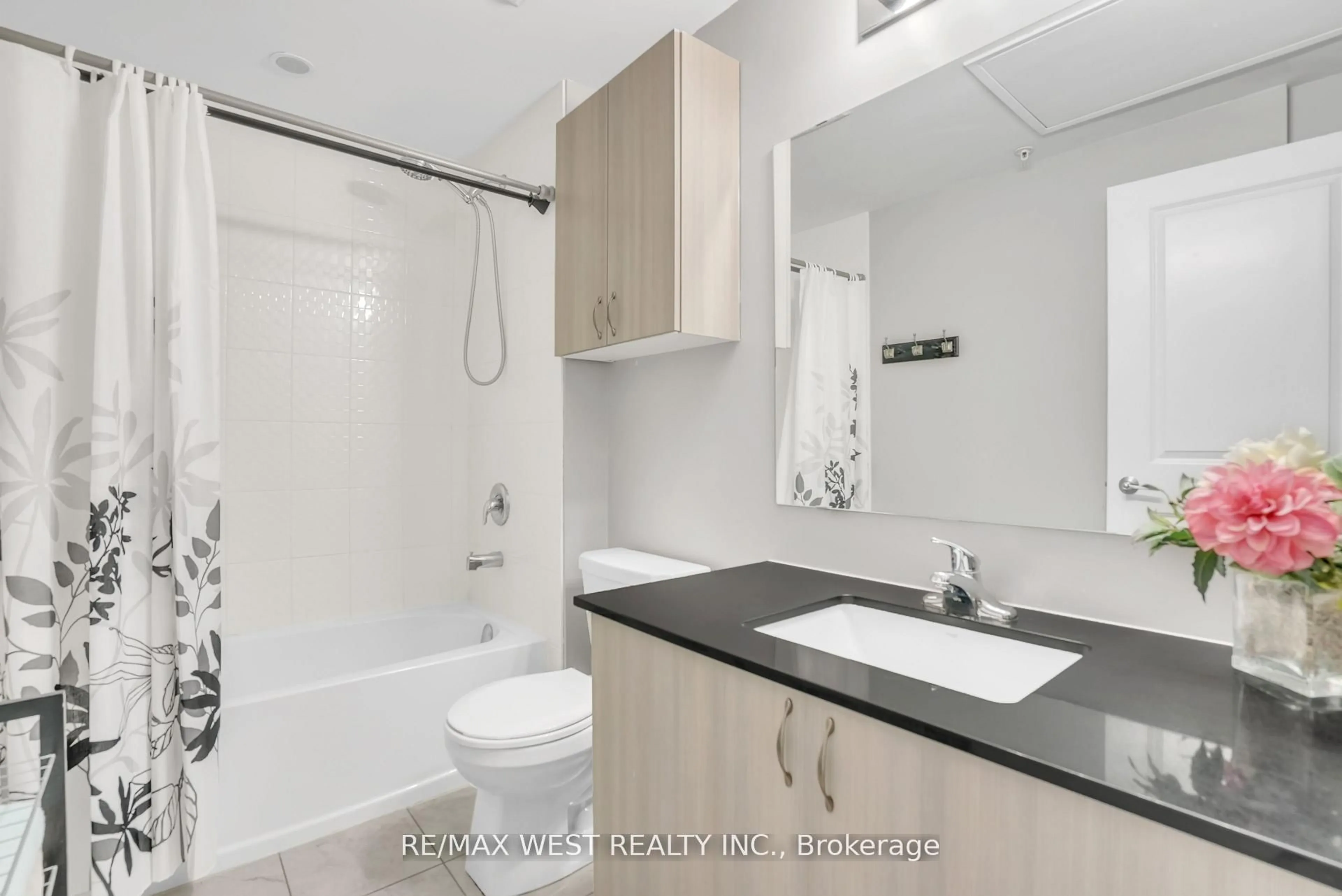 Standard bathroom, unknown for 302 ESSA Rd #309, Barrie Ontario L9J 0H3