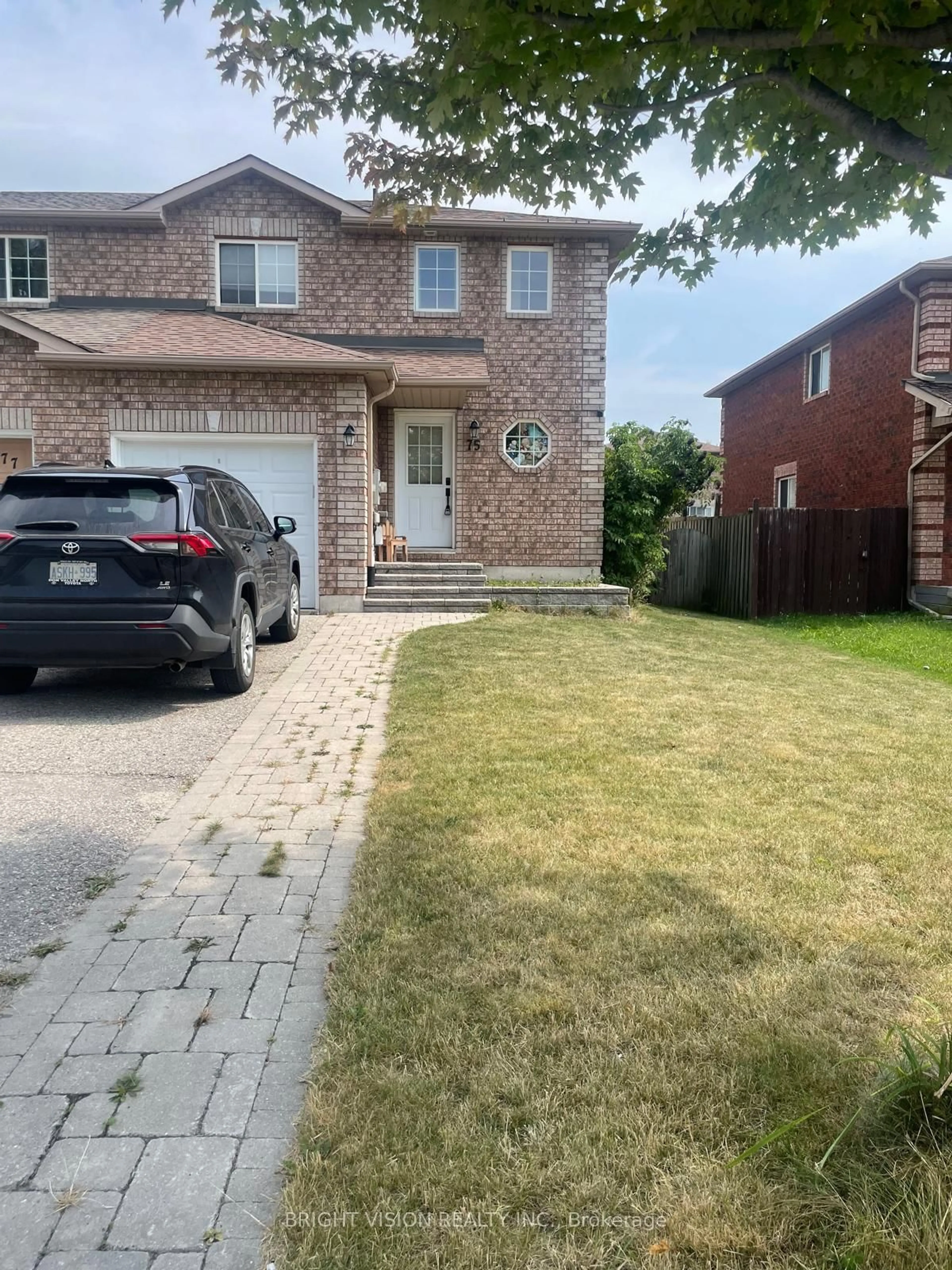 A pic from outside/outdoor area/front of a property/back of a property/a pic from drone, street for 75 Larkin Dr, Barrie Ontario L4M 7B3