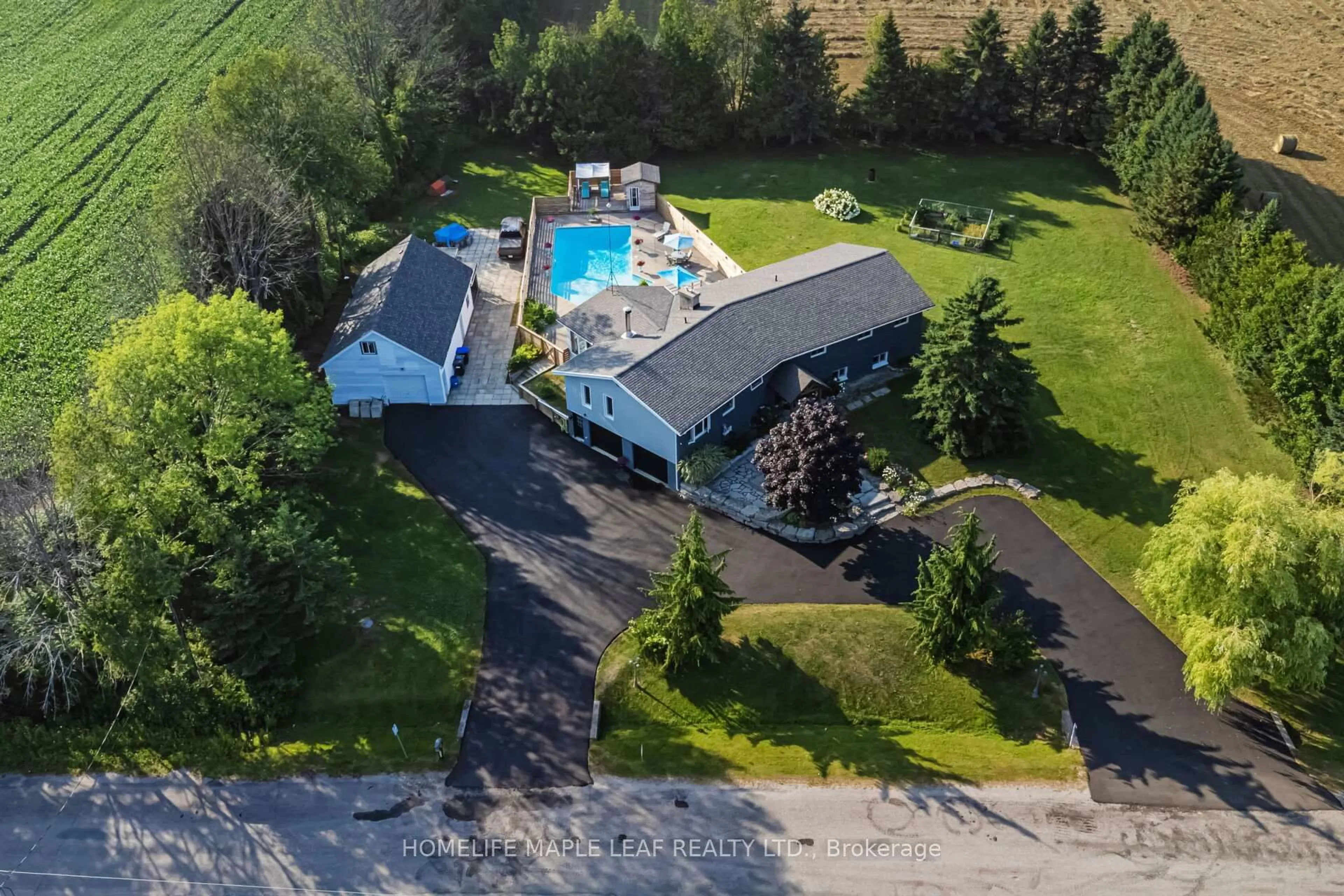 A pic from outside/outdoor area/front of a property/back of a property/a pic from drone, unknown for 560 15 Concession Rd, Tiny Ontario L9M 0K4