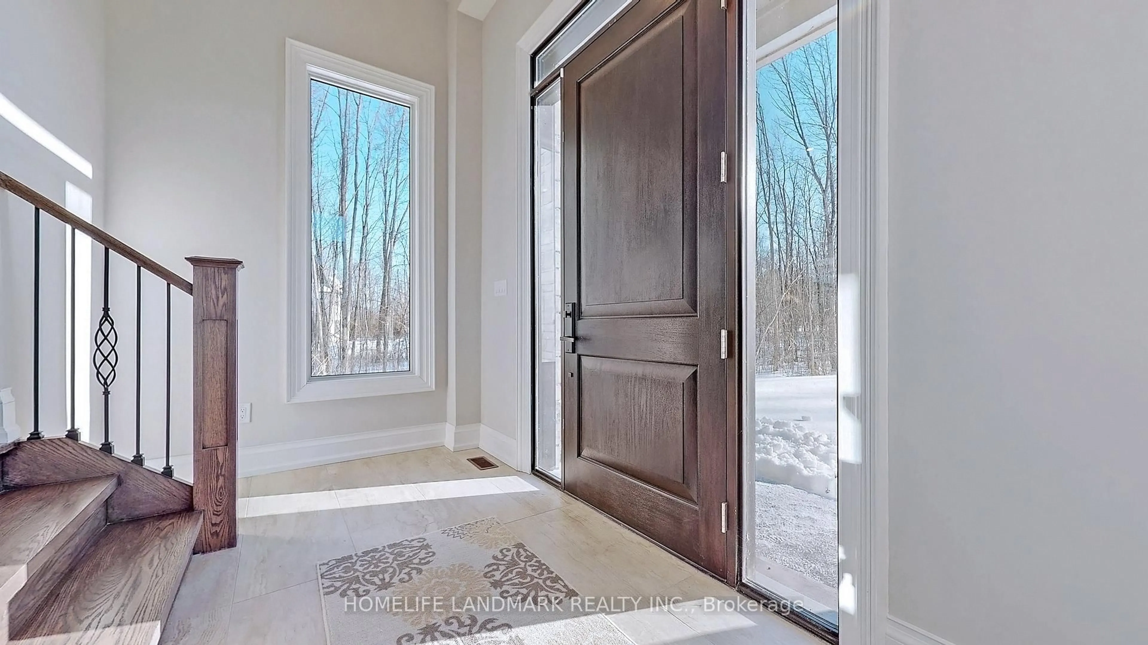 Indoor entryway for 11 warbler Way, Oro-Medonte Ontario L3V 6H1