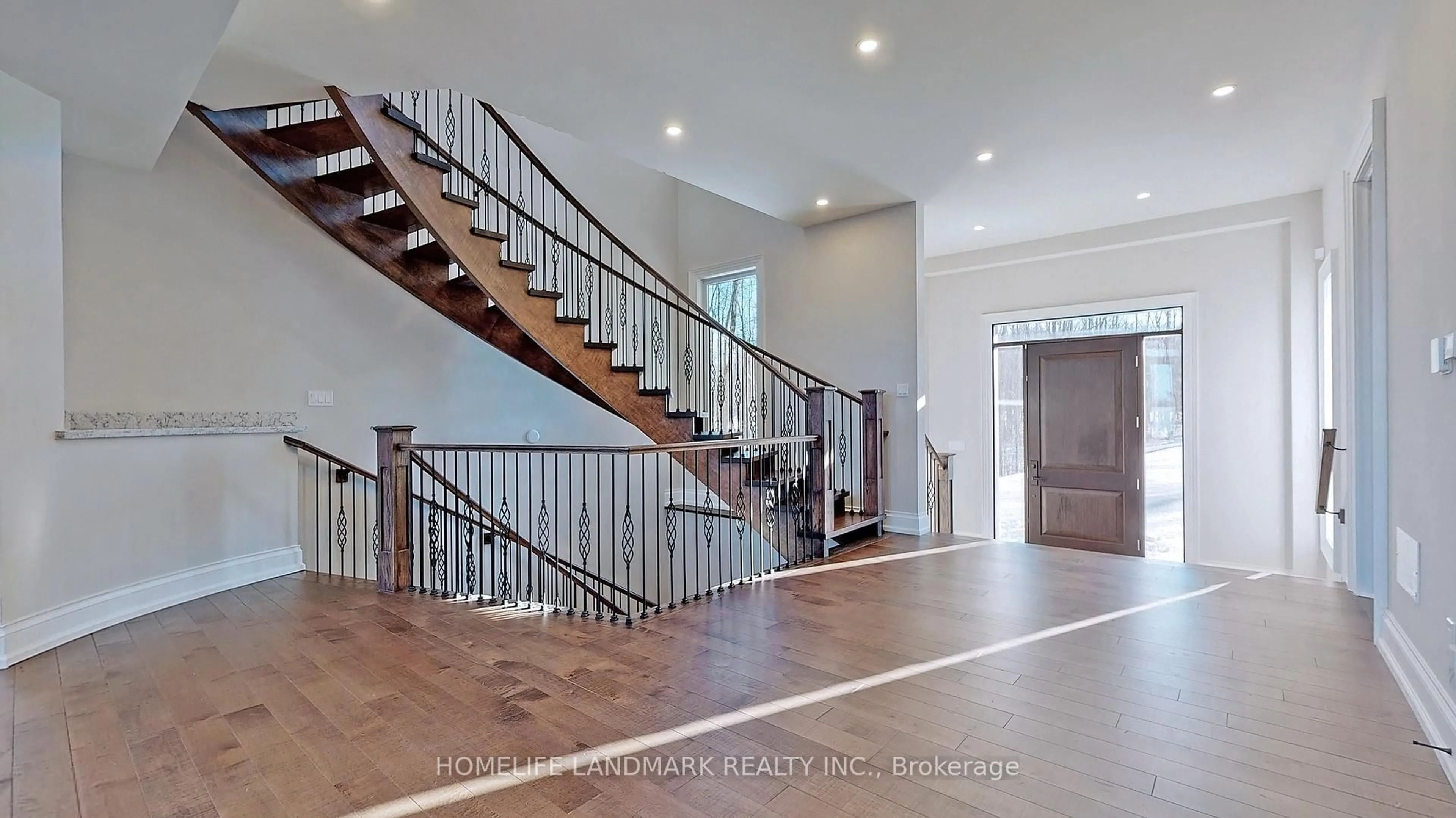 Indoor foyer for 11 warbler Way, Oro-Medonte Ontario L3V 6H1