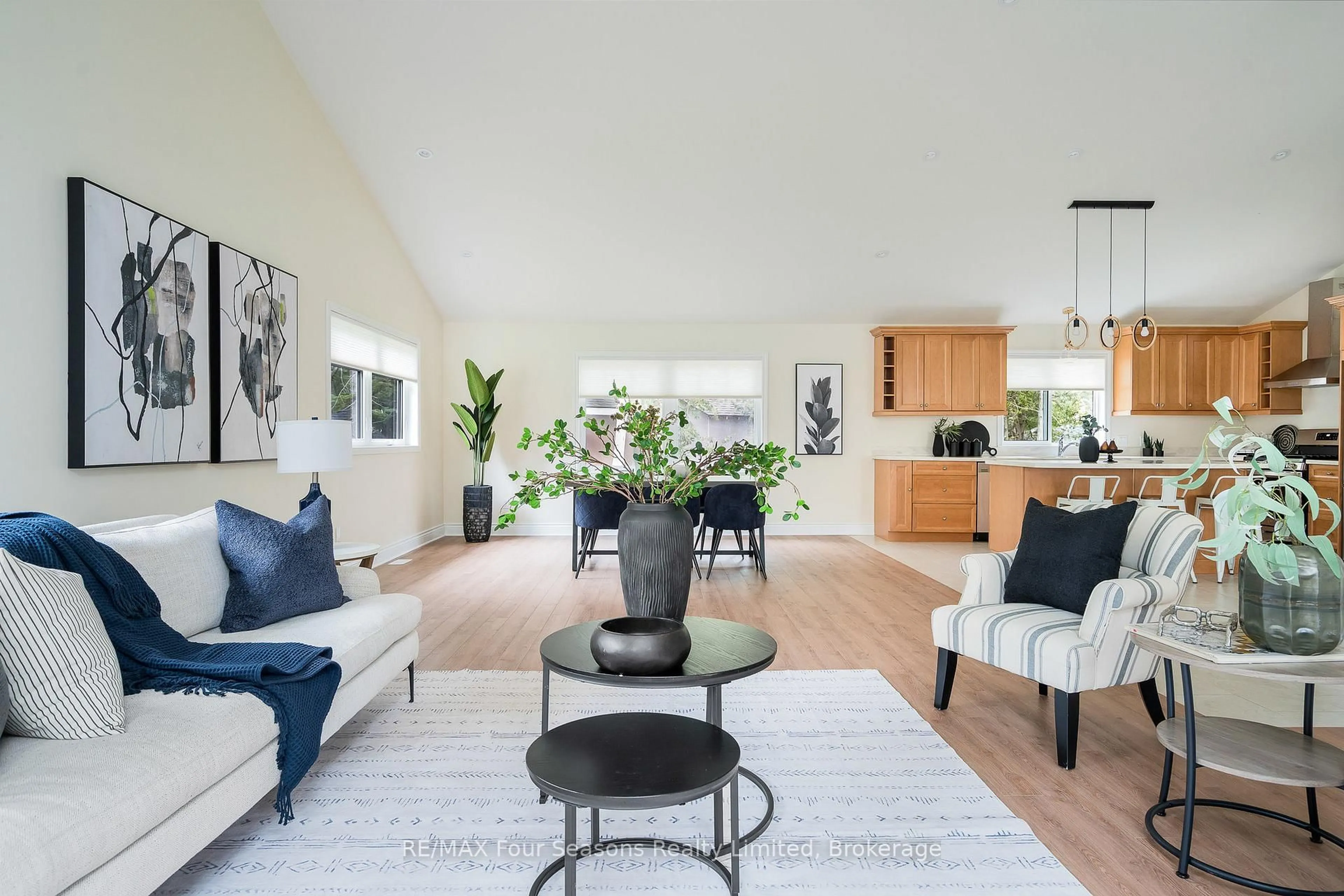 Living room with furniture, unknown for 19 Currie Ave, Collingwood Ontario L9Y 0X2