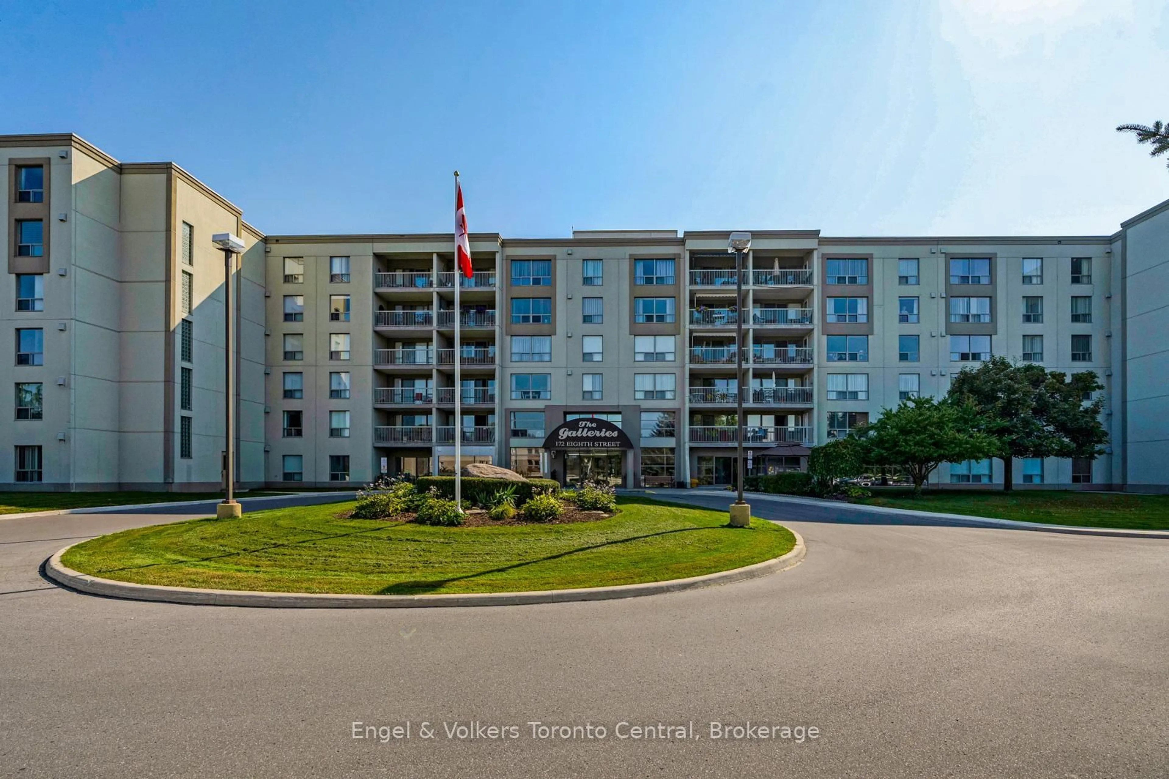 A pic from outside/outdoor area/front of a property/back of a property/a pic from drone, water/lake/river/ocean view for 172 Eighth St #507, Collingwood Ontario L9Y 4T2