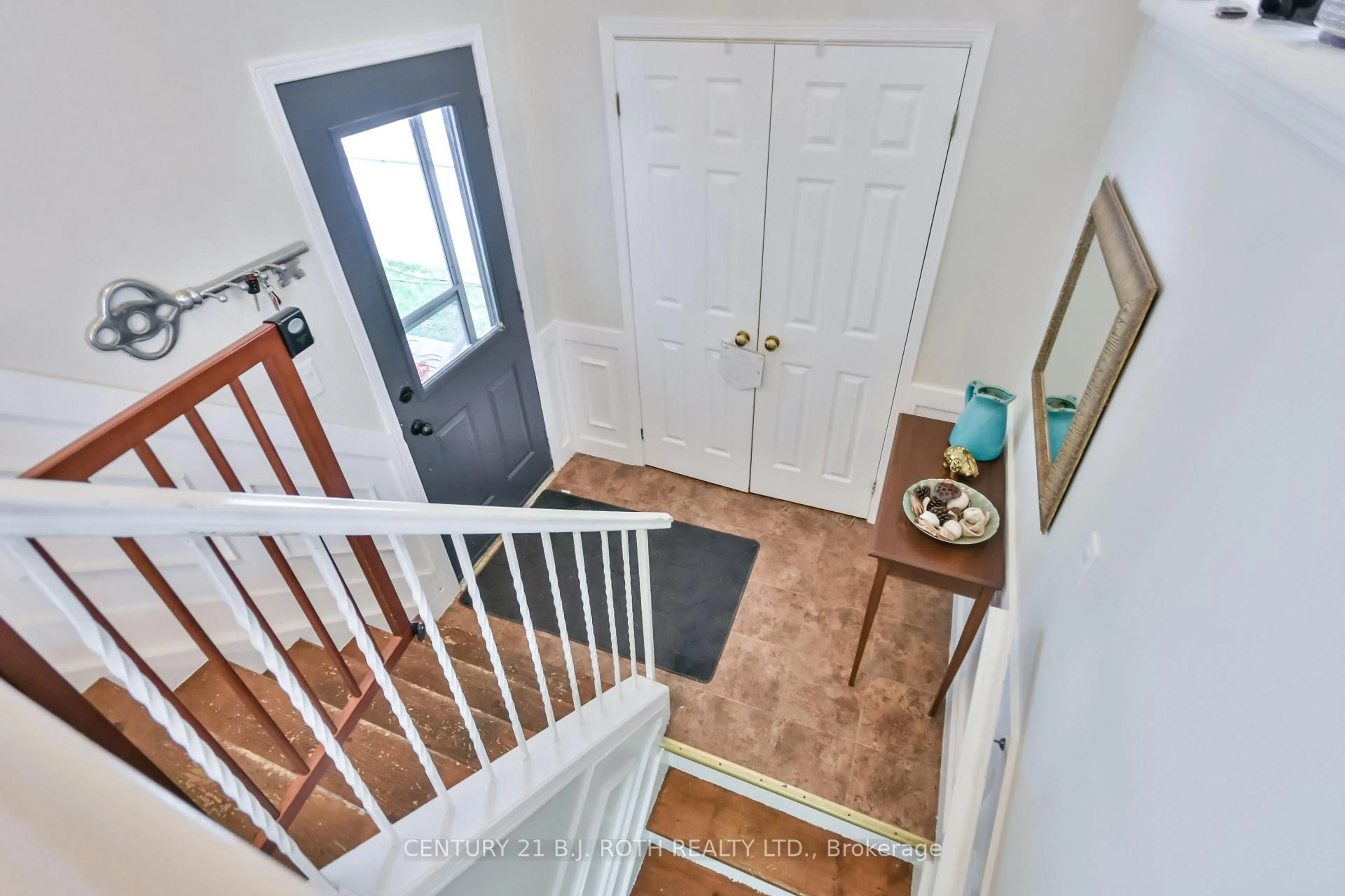 Indoor entryway for 57 D'ambrosio Dr, Barrie Ontario L4N 6V4