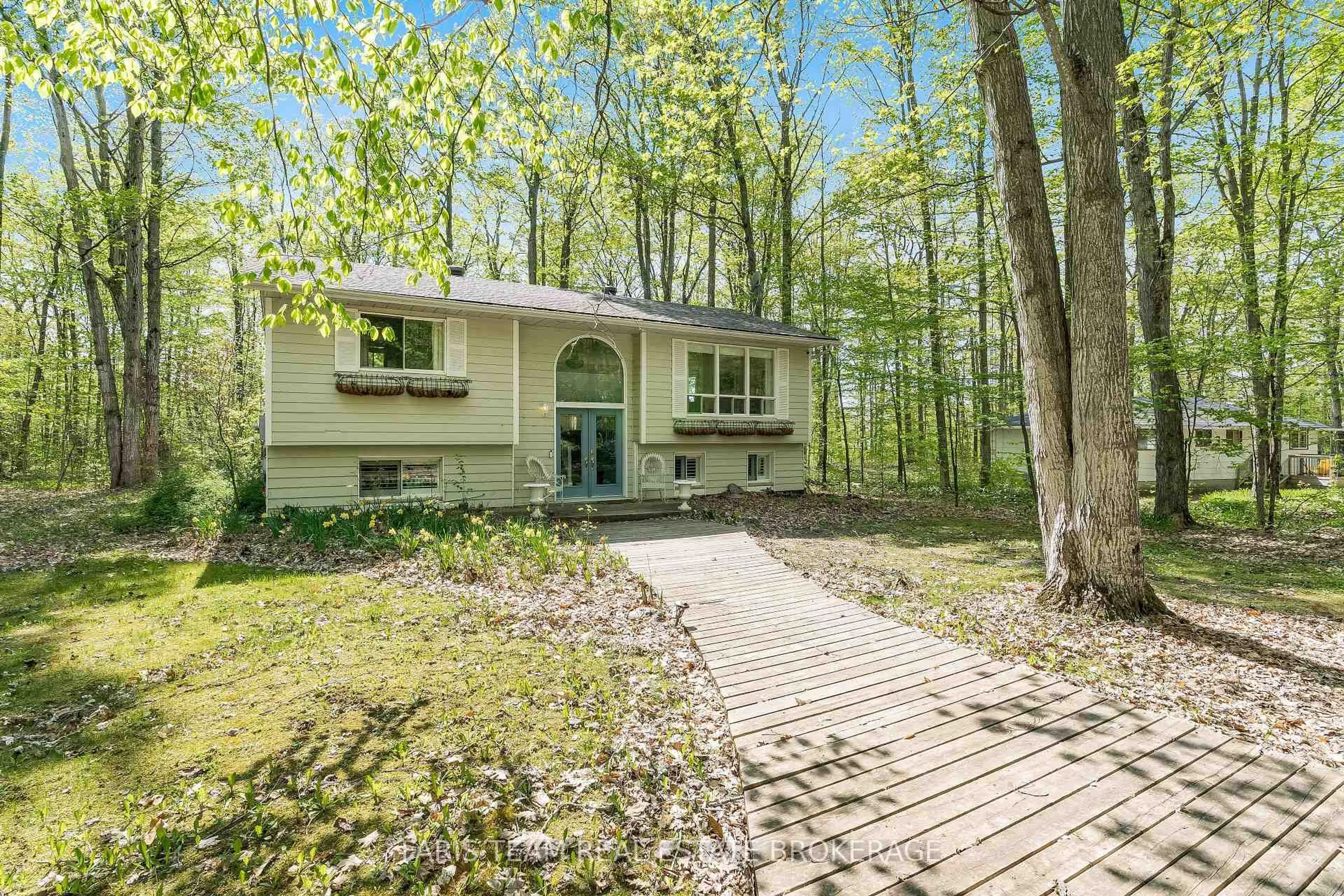 Home with vinyl exterior material, forest/trees view for 104 Silver Birch Dr, Tiny Ontario L9M 0M6