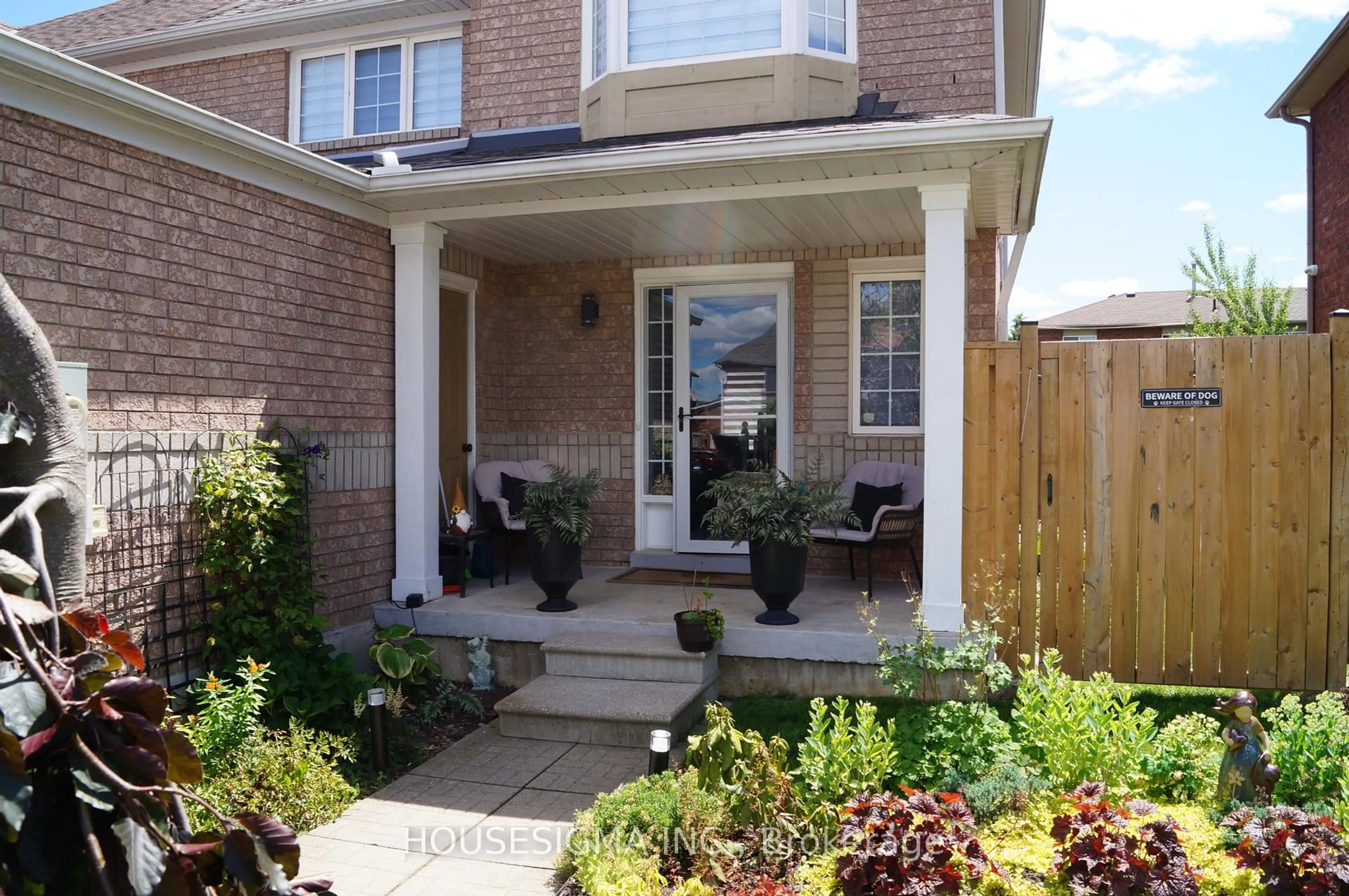 Home with brick exterior material, street for 54 Weymouth Rd, Barrie Ontario L4M 6R8