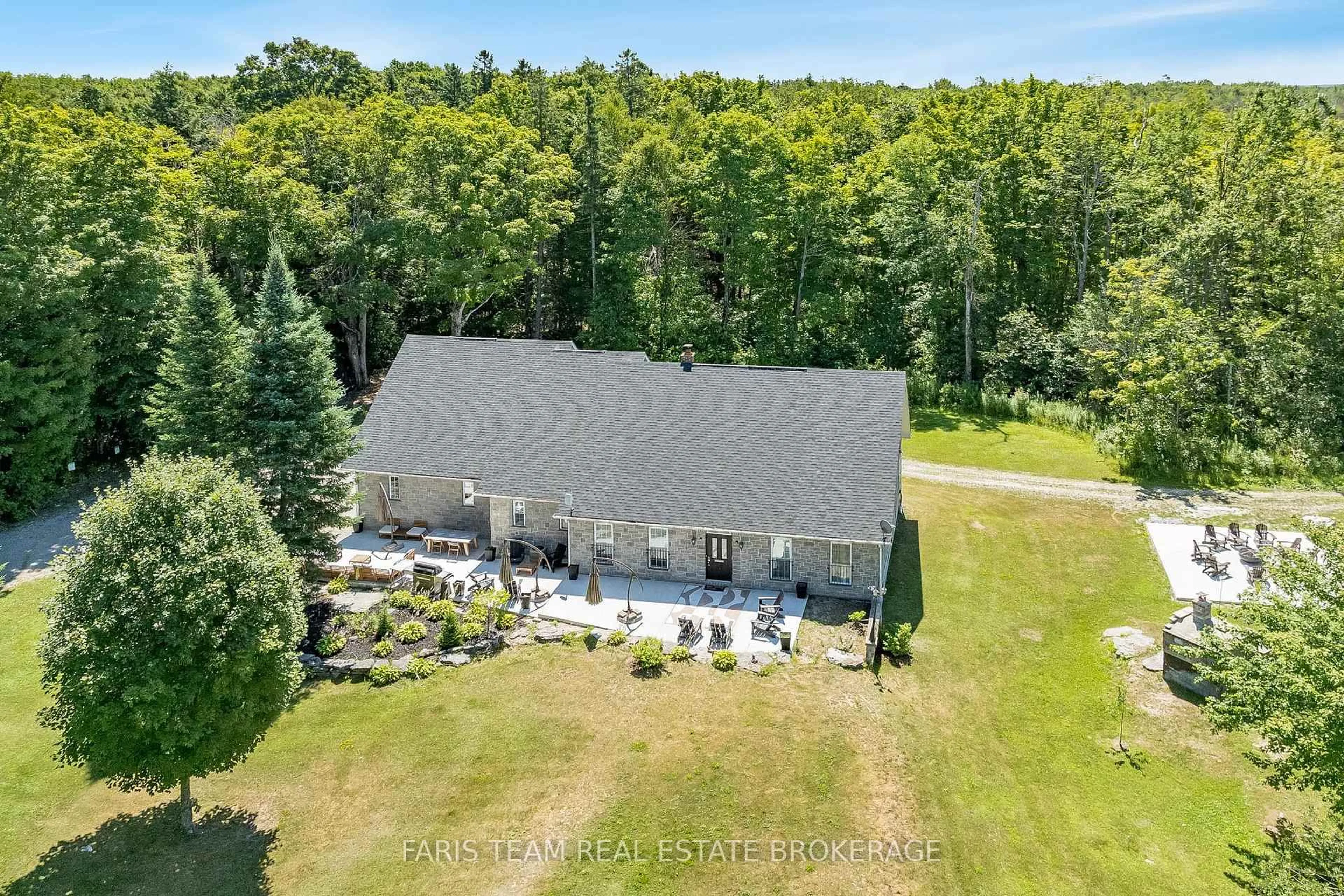 A pic from outside/outdoor area/front of a property/back of a property/a pic from drone, unknown for 1119 Sajnovic Pl, Ramara Ontario L3V 0L8