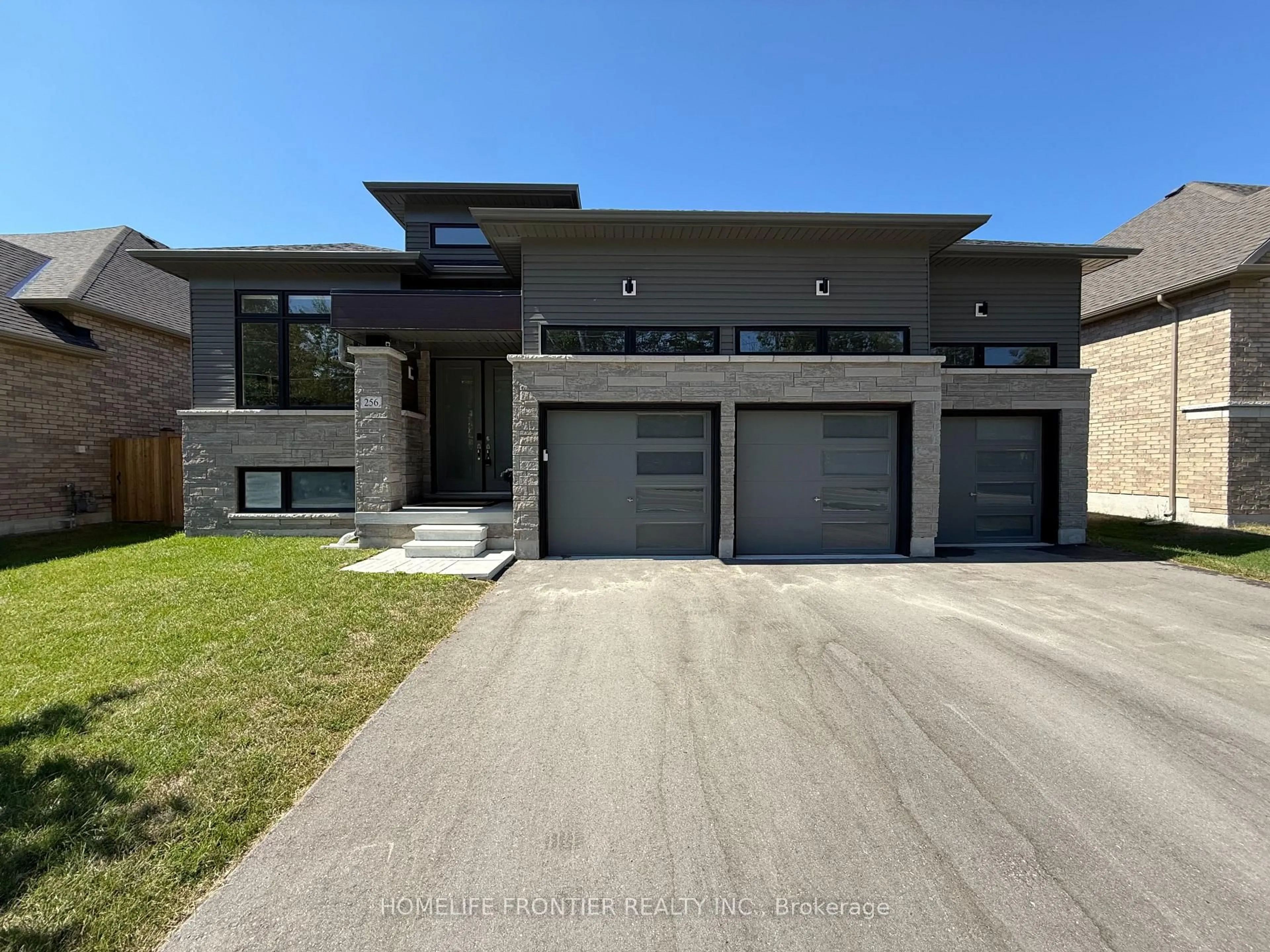 Home with brick exterior material, street for 256 Ramblewood Dr, Wasaga Beach Ontario L9Z 3A5