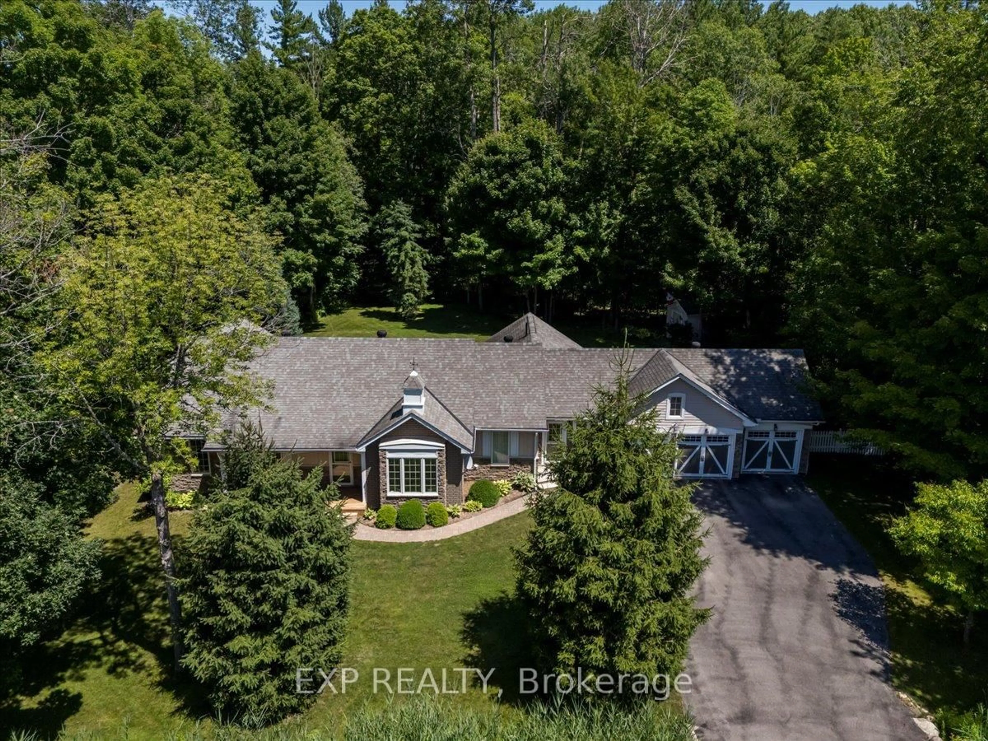 A pic from outside/outdoor area/front of a property/back of a property/a pic from drone, unknown for 220 Gilwood Park Dr, Penetanguishene Ontario L9M 1Z6