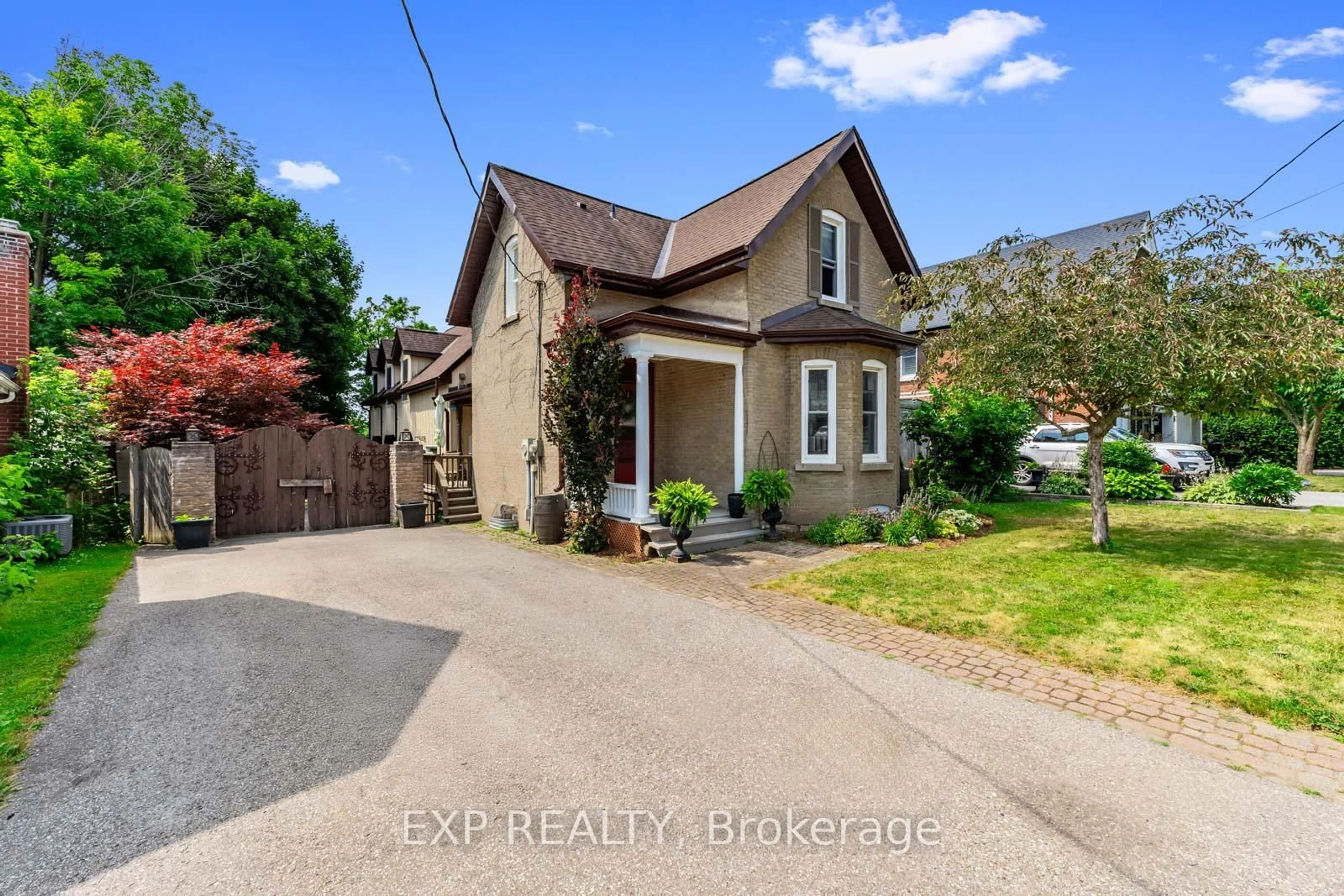 A pic from outside/outdoor area/front of a property/back of a property/a pic from drone, street for 45 Penetang St, Orillia Ontario L3V 3N3
