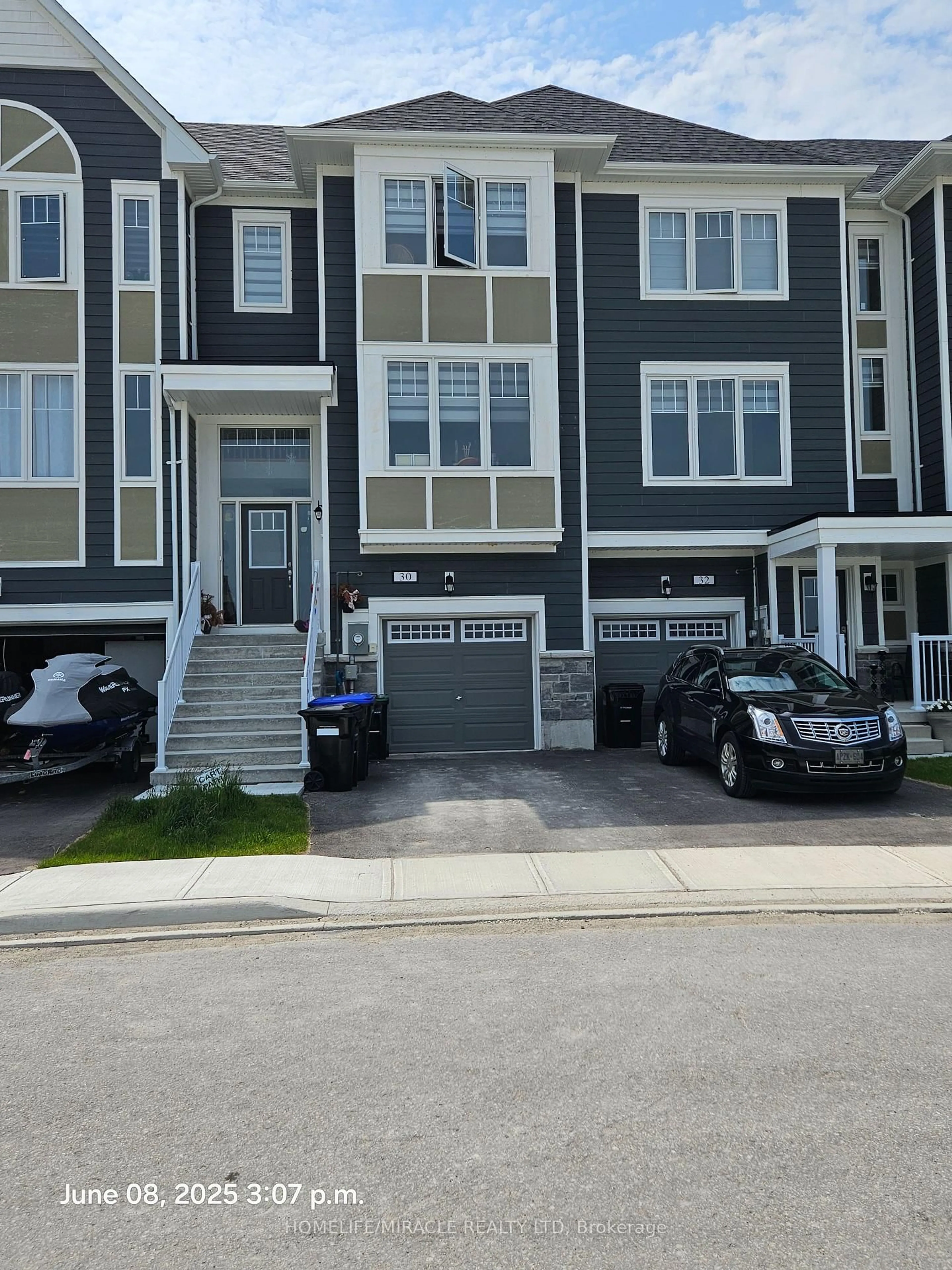 A pic from outside/outdoor area/front of a property/back of a property/a pic from drone, street for 30 Lana Circ, Wasaga Beach Ontario L9Z 0L2