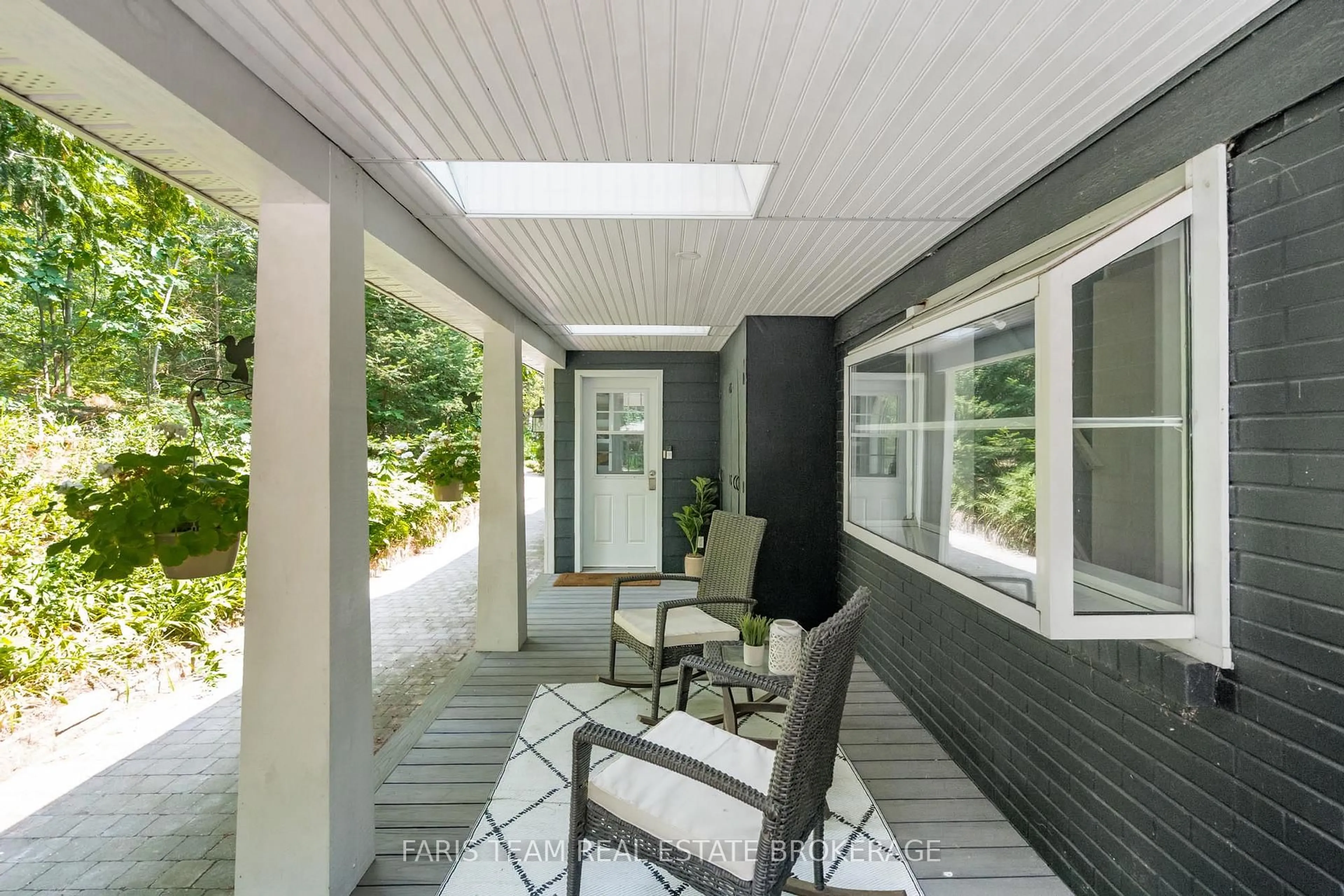 Patio, street for 1441 Hendrie Rd, Springwater Ontario L9X 0Y9