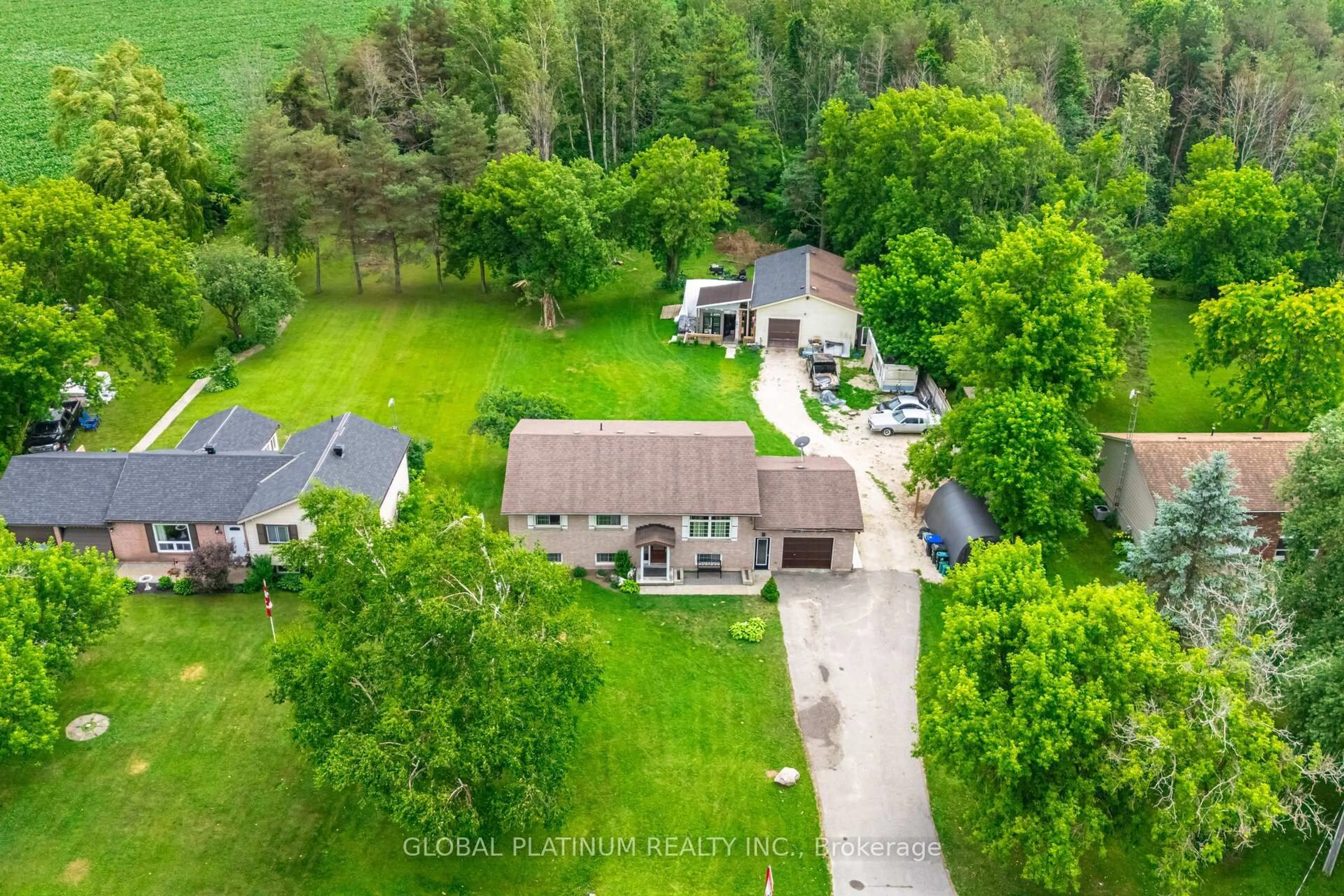 A pic from outside/outdoor area/front of a property/back of a property/a pic from drone, street for 120 Switzer St, Clearview Ontario L0M 1N0