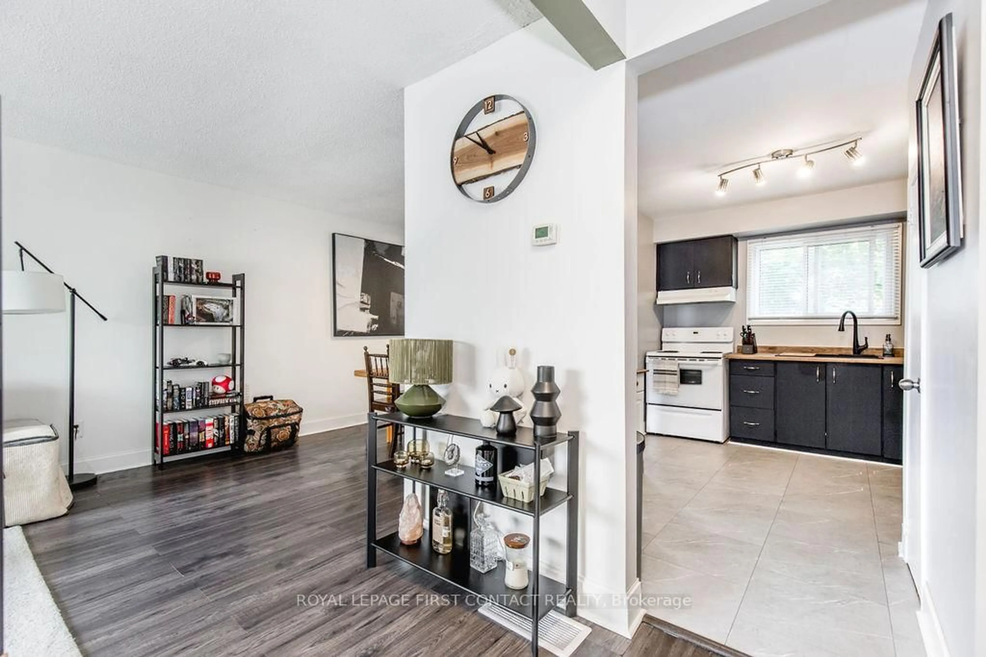 Open concept kitchen, unknown for 1095 Mississaga St #10, Orillia Ontario L3V 6W7